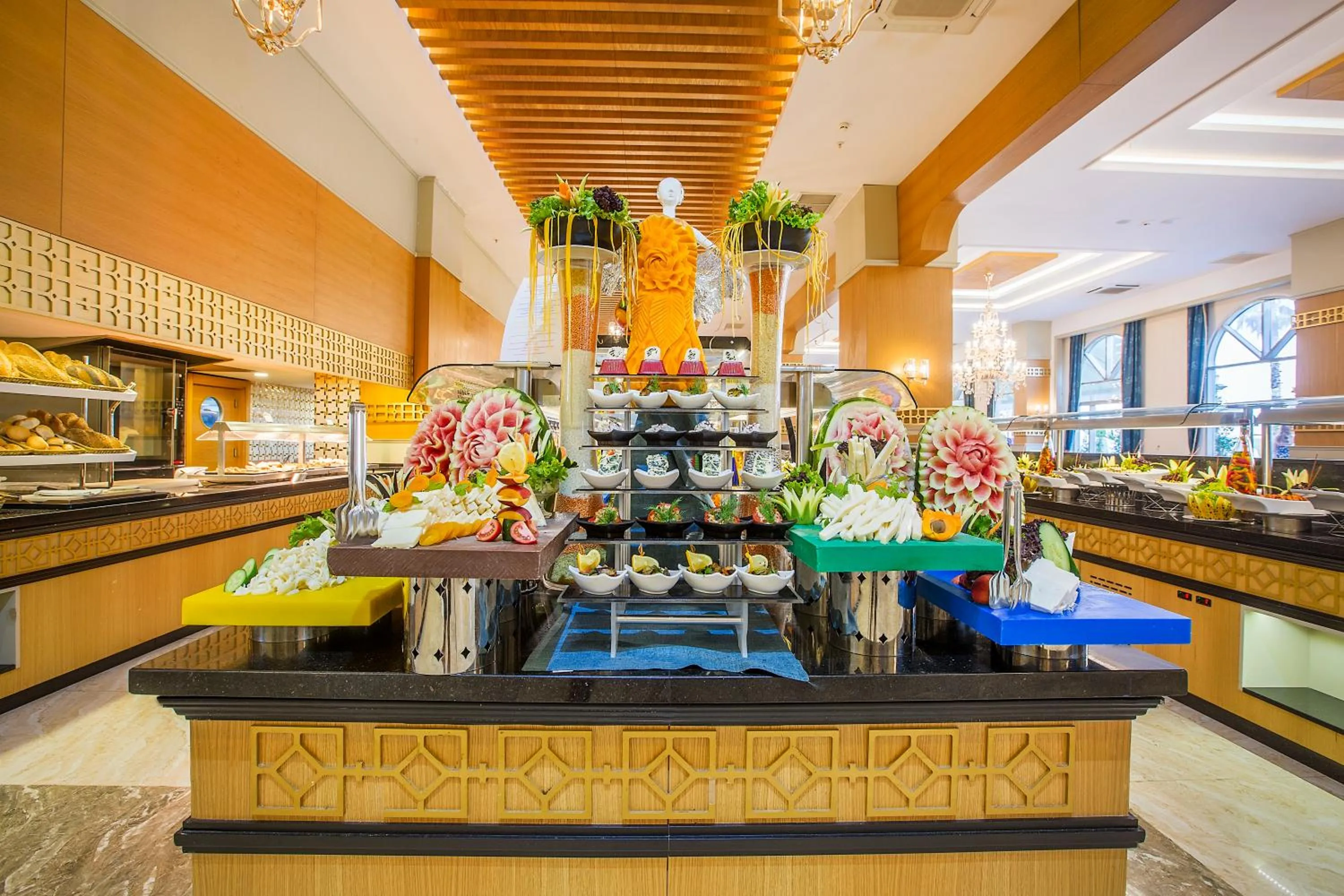 Food and drinks in J'adore Deluxe Hotel & Spa Ultra All Inclusive