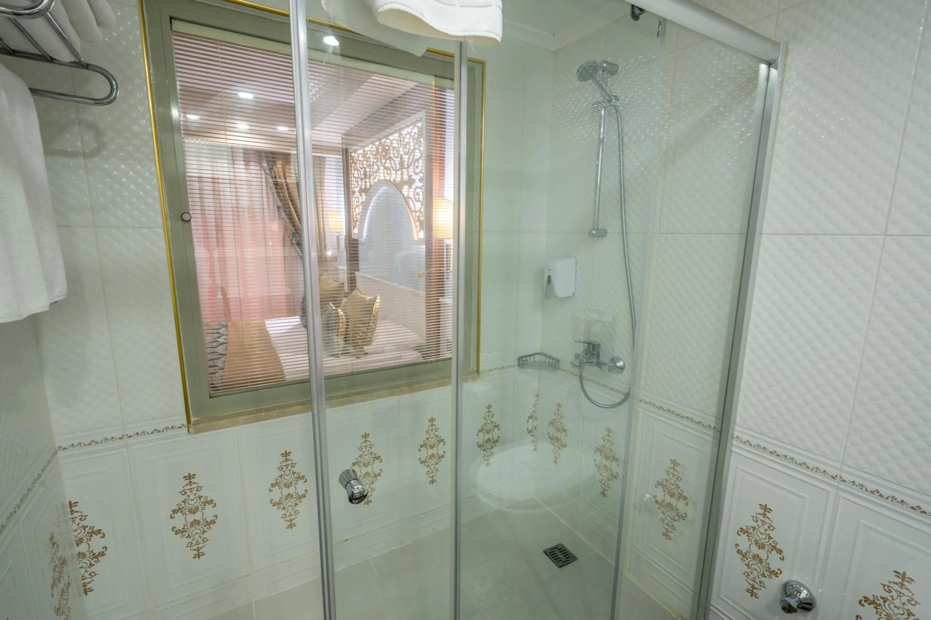 Shower in J'adore Deluxe Hotel & Spa Ultra All Inclusive