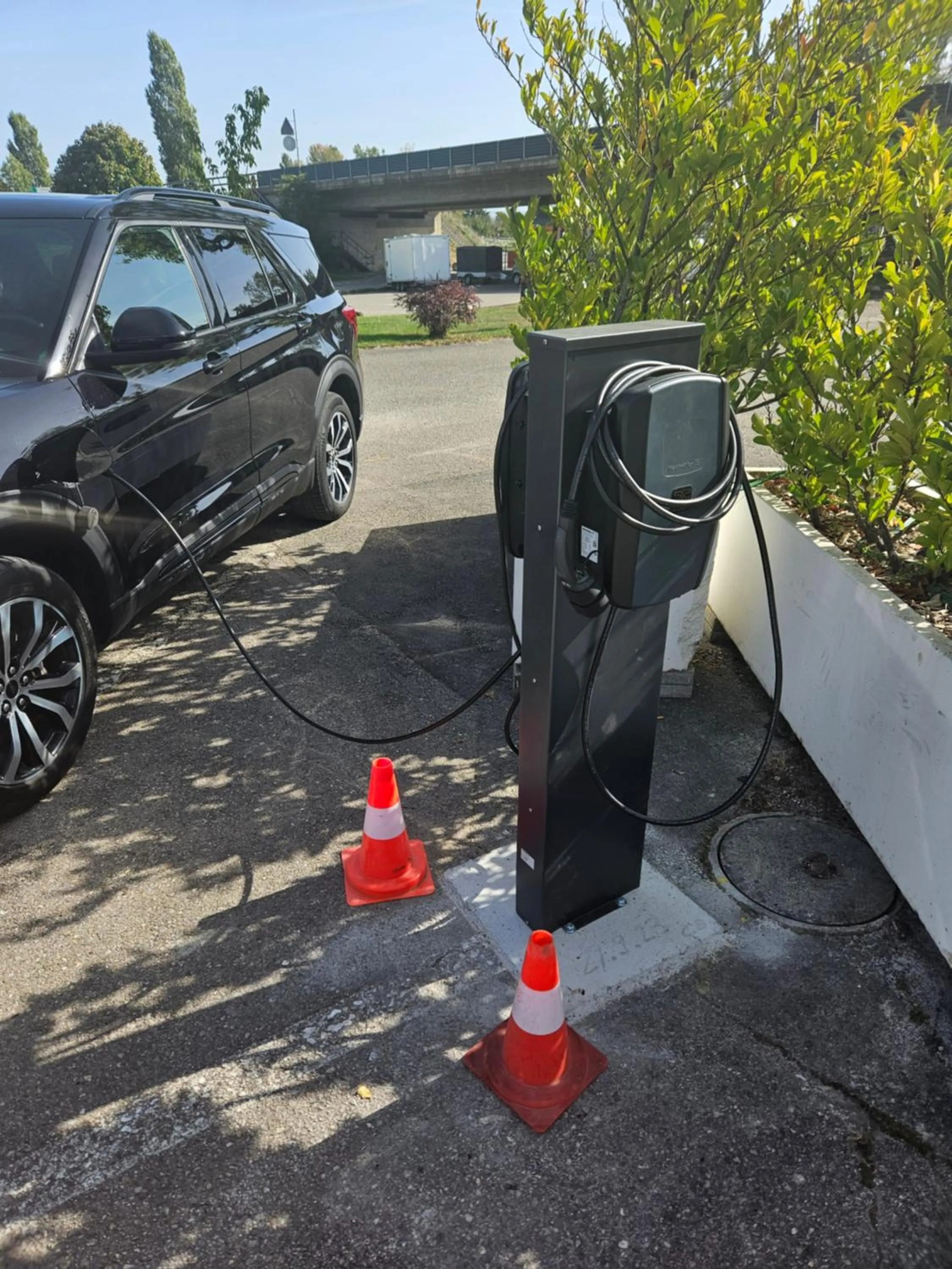 Parking in Apart-Hôtel Pont-de-Thielle