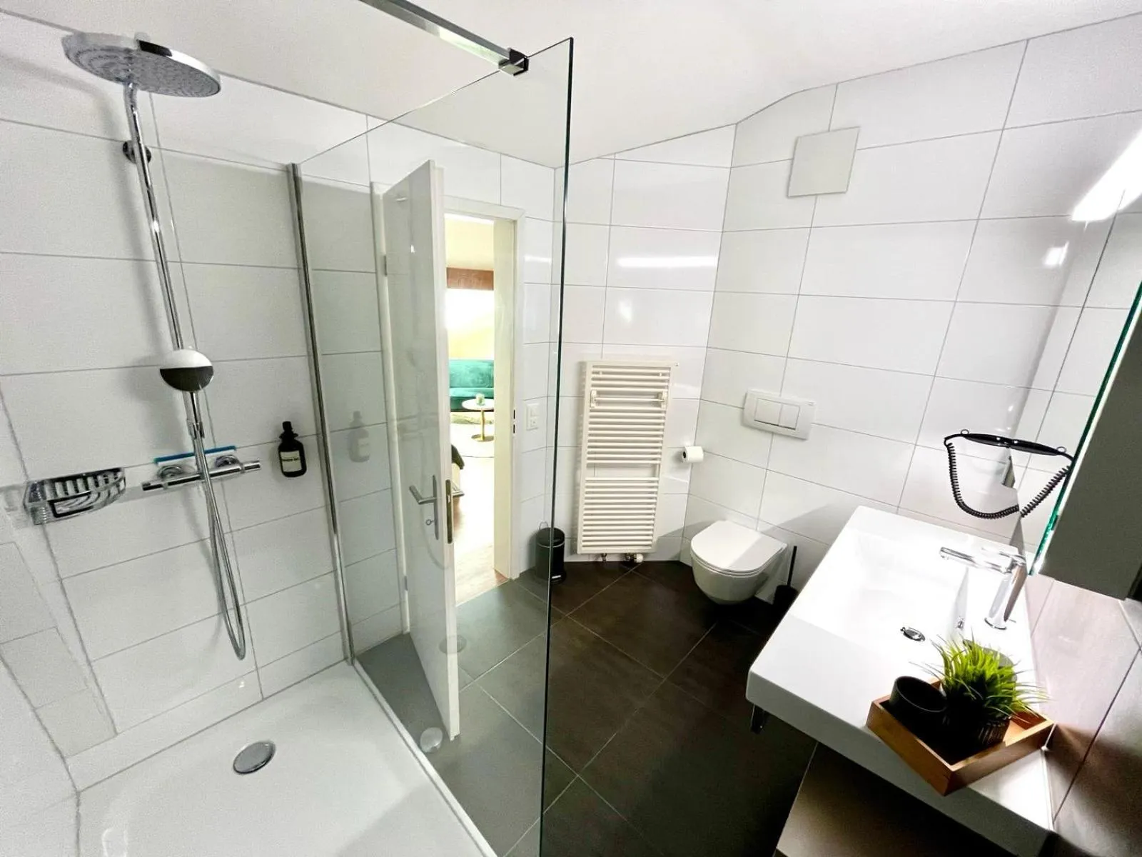 Shower in Apart-Hôtel Pont-de-Thielle