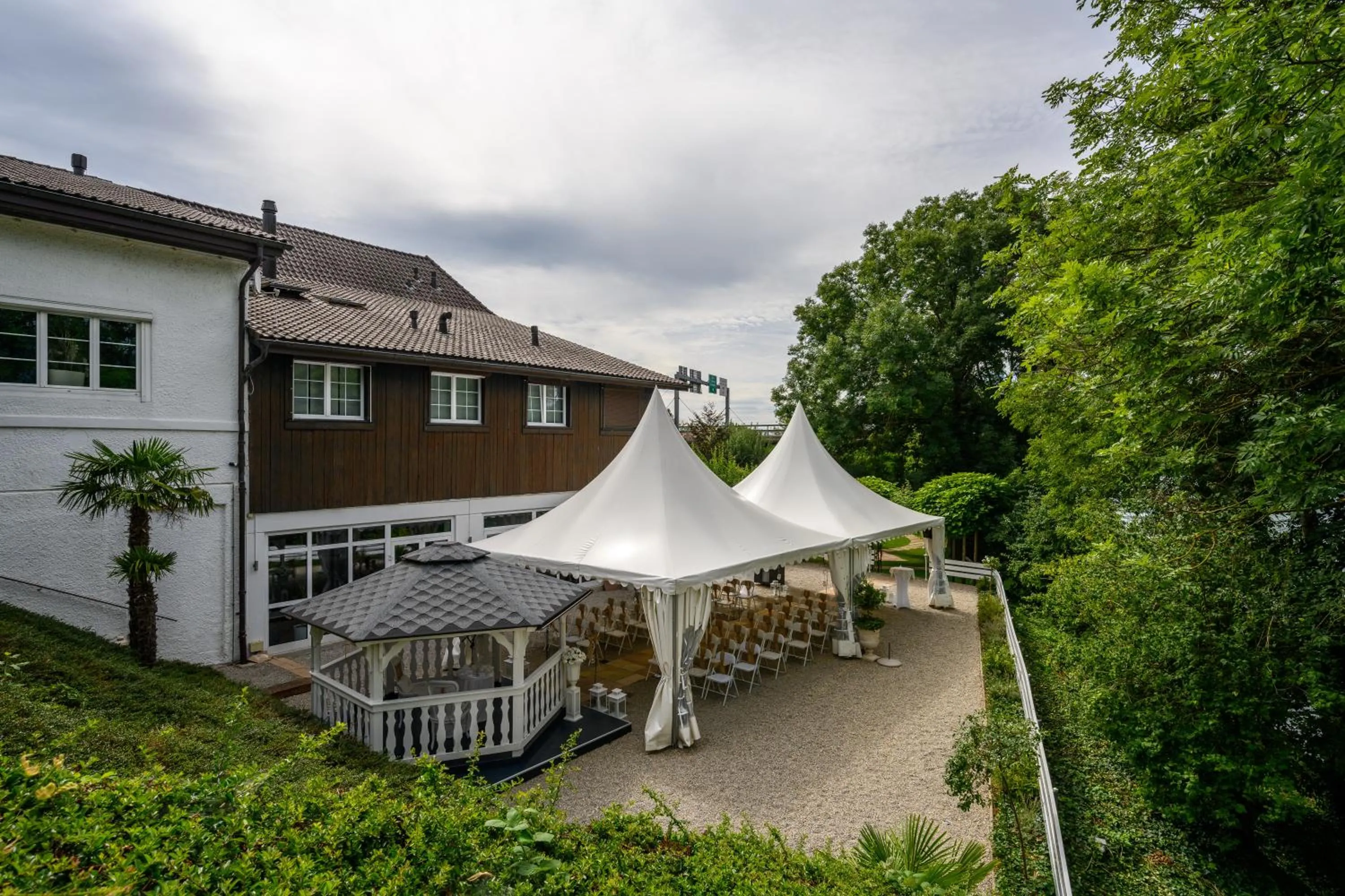 Property building in Apart-Hôtel Pont-de-Thielle