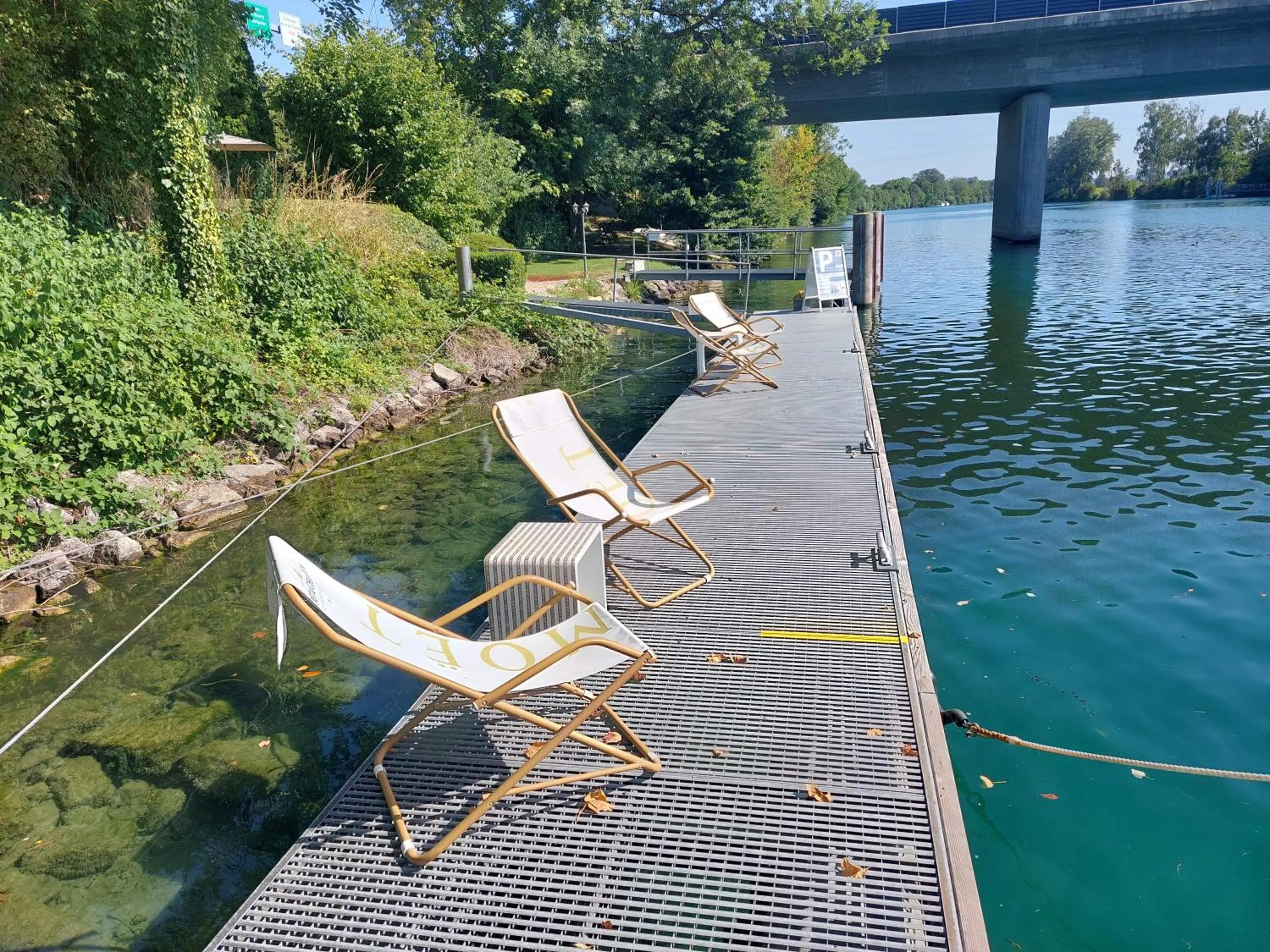 Beach in Apart-Hôtel Pont-de-Thielle