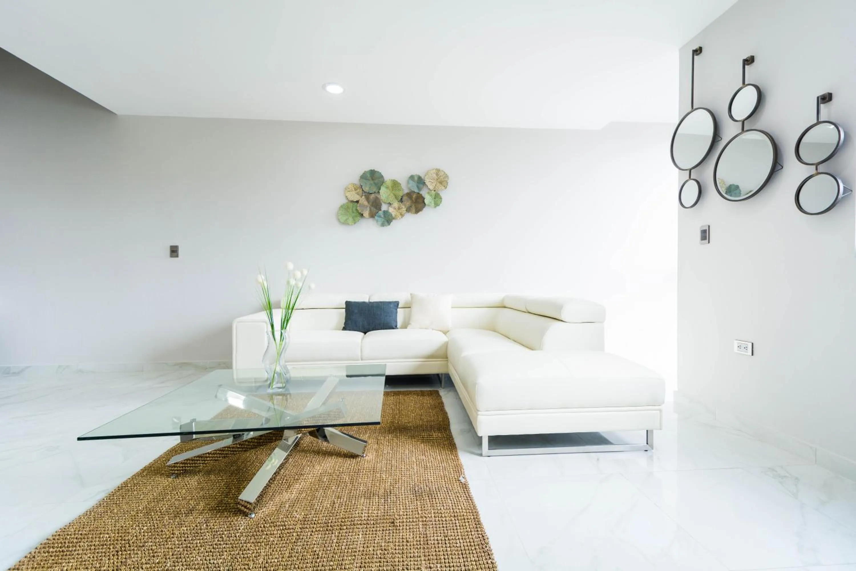 Palmarena Rooms & Residences - Long Stay Comfort with Parking, Sauna, Gym & Pool - Steps from 5th Avenue