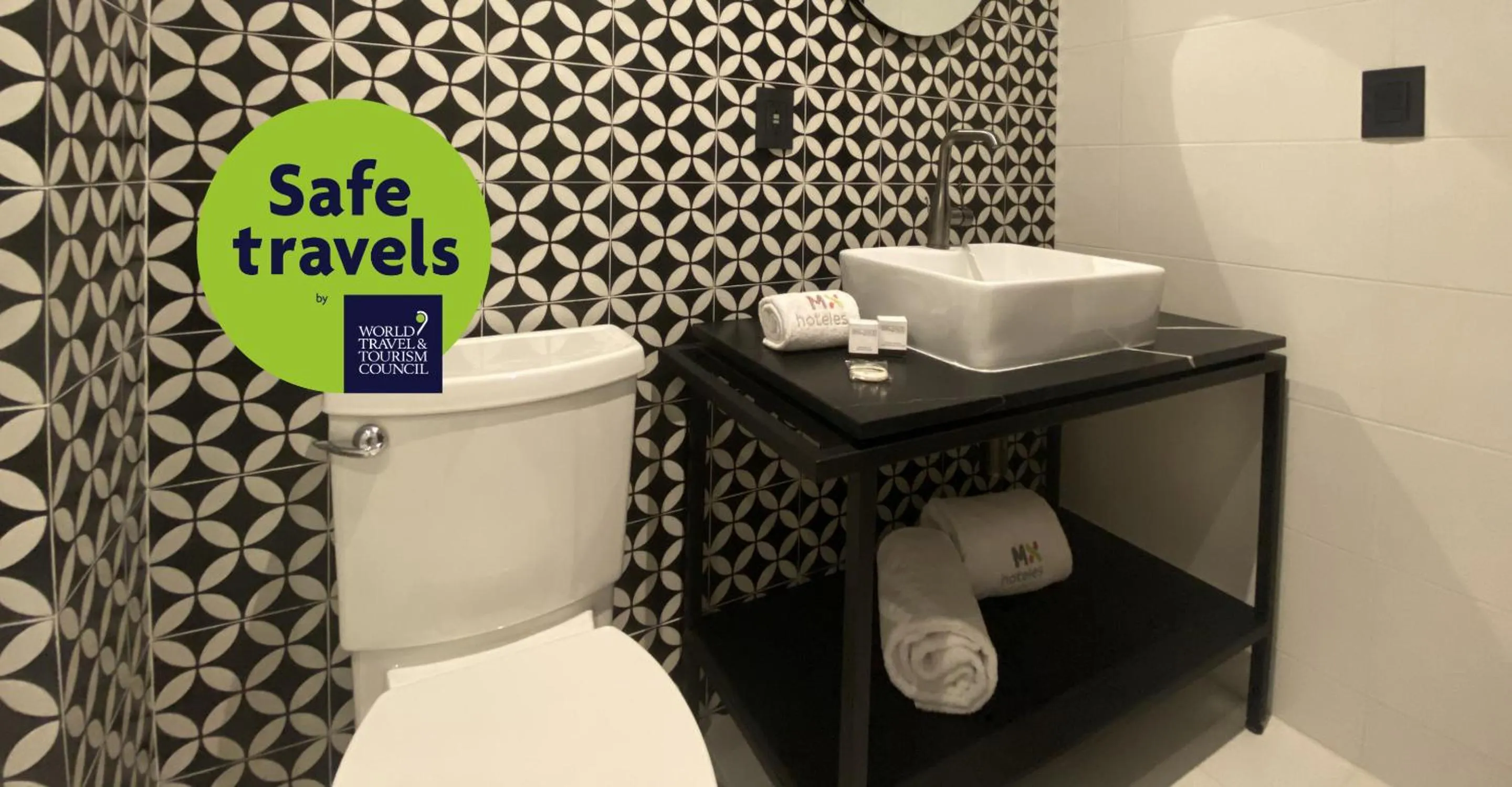 Toilet in Hotel MX más centro CDMX, Trademark Collection by Wyndham