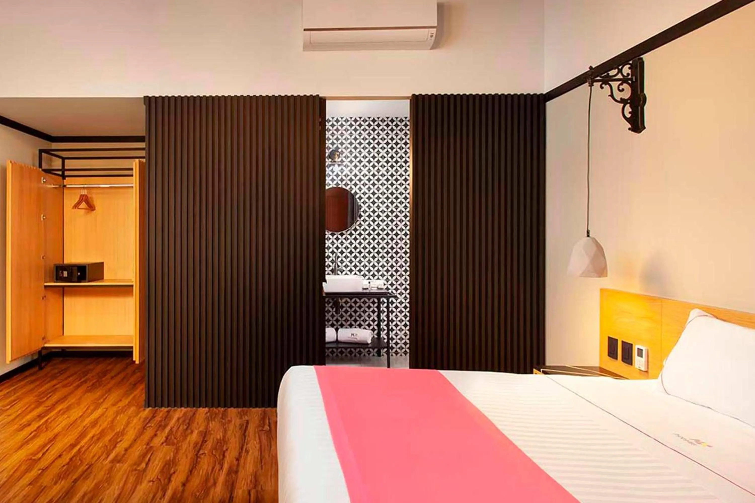 Photo of the whole room, Bed in Hotel MX más centro CDMX, Trademark Collection by Wyndham