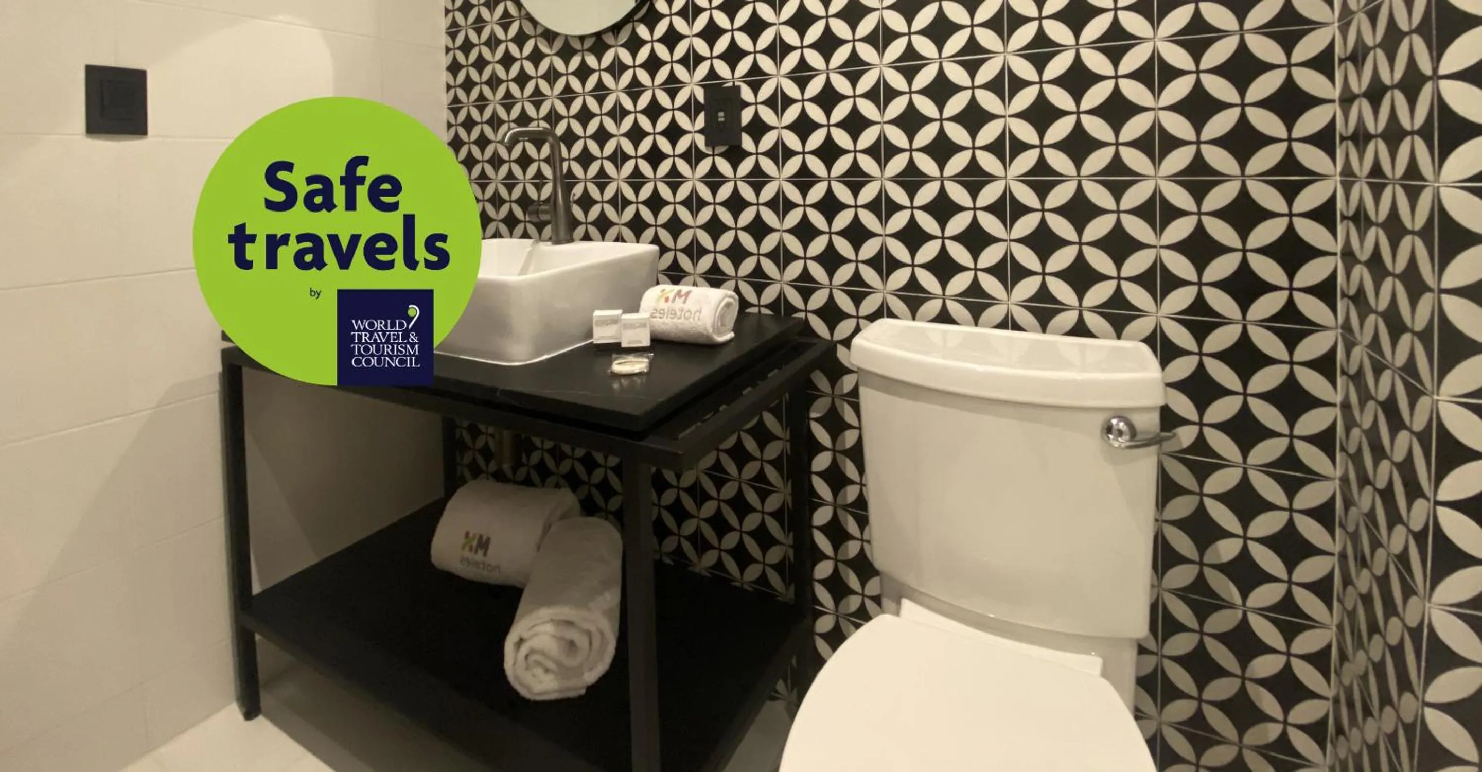 Toilet in Hotel MX más centro CDMX, Trademark Collection by Wyndham