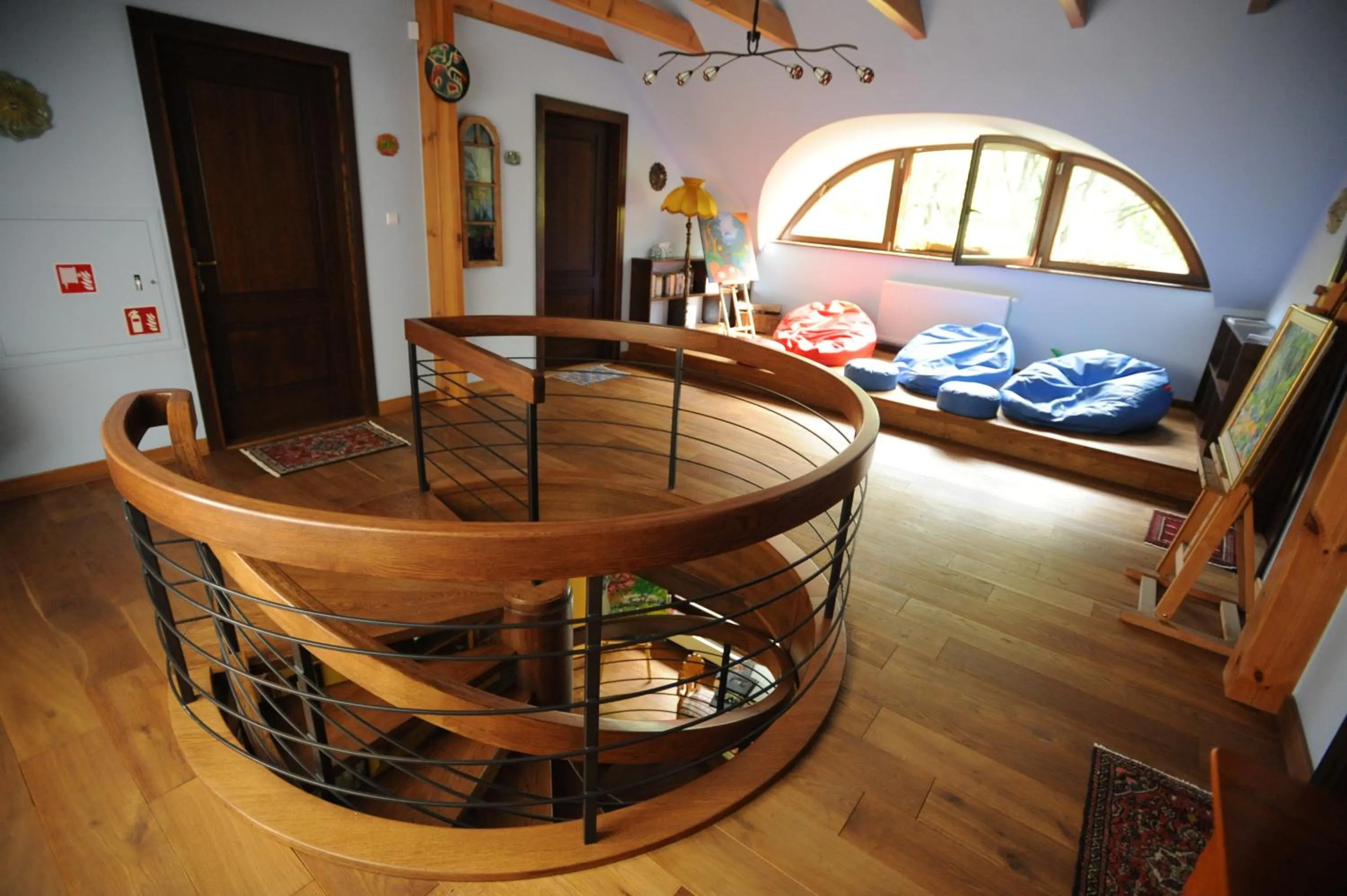 Library, Bed in Ekosamotnia