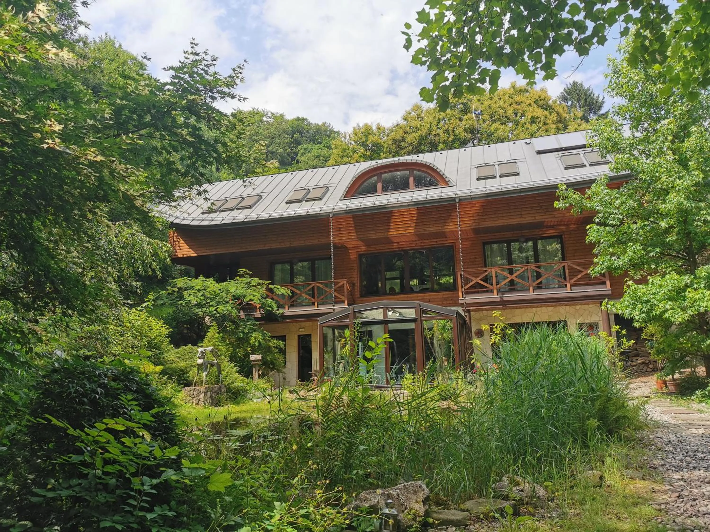 Property building in Ekosamotnia