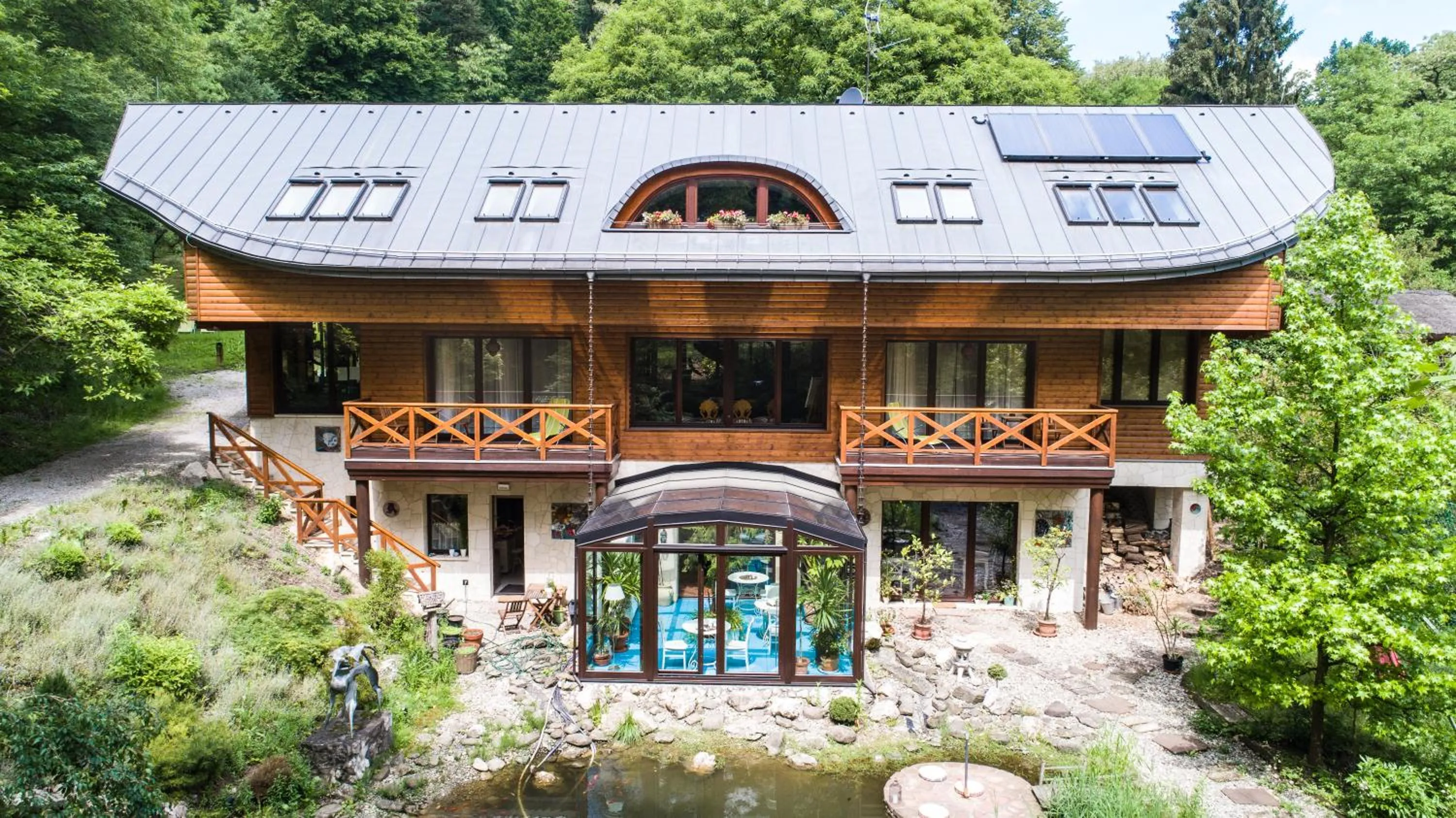 Property building in Ekosamotnia