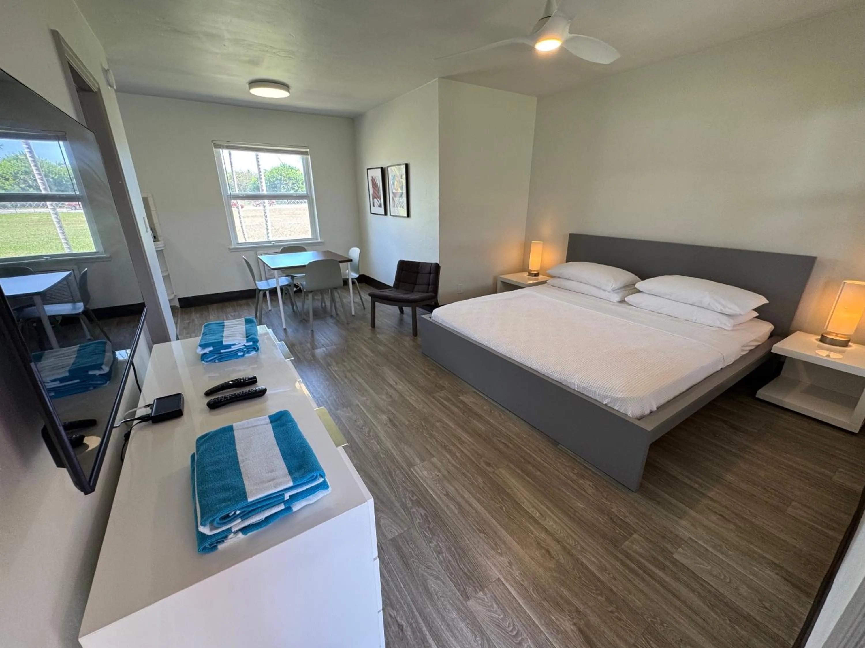 Bed in Rolo Beach Hotel