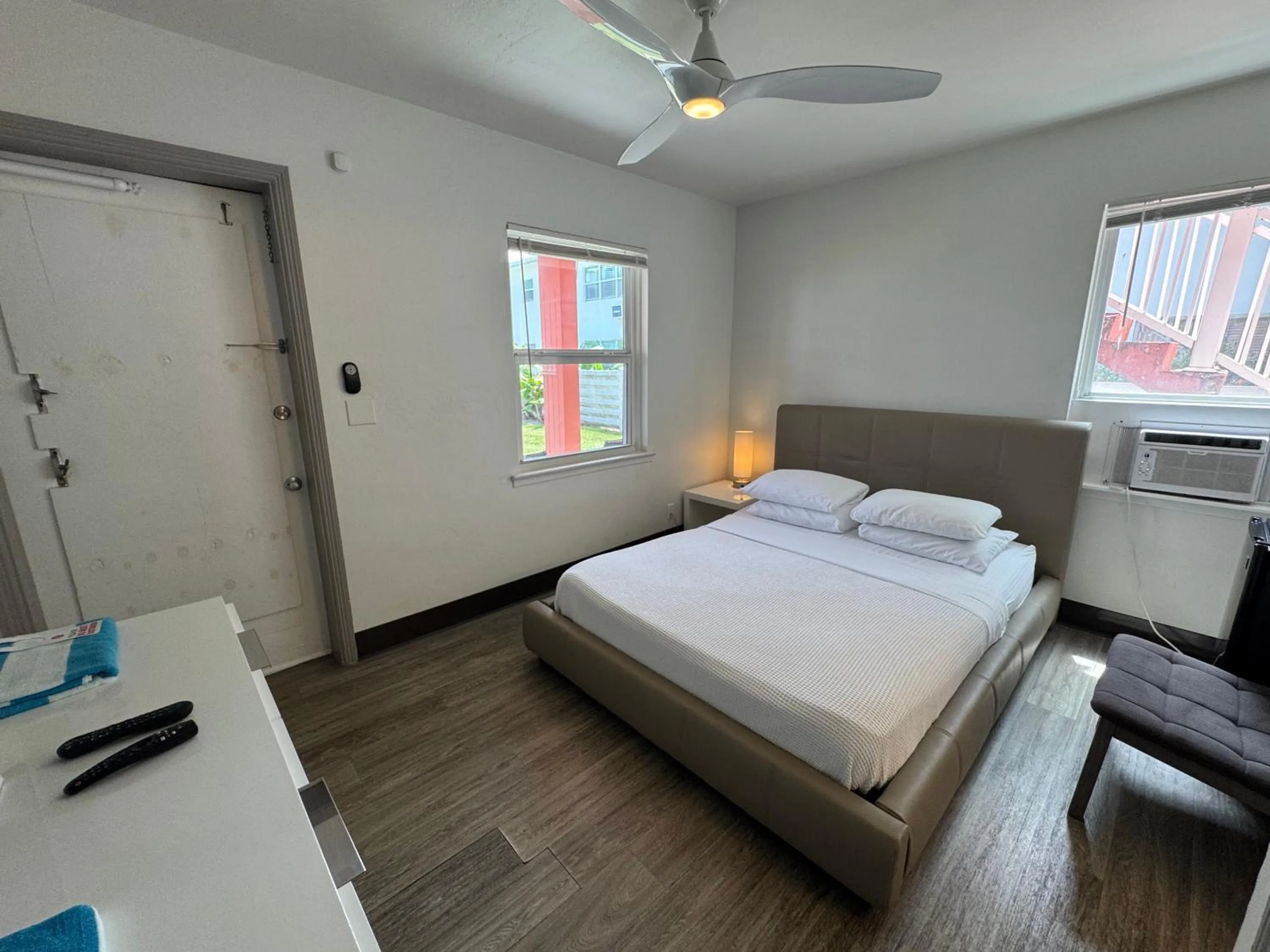 Bed in Rolo Beach Hotel