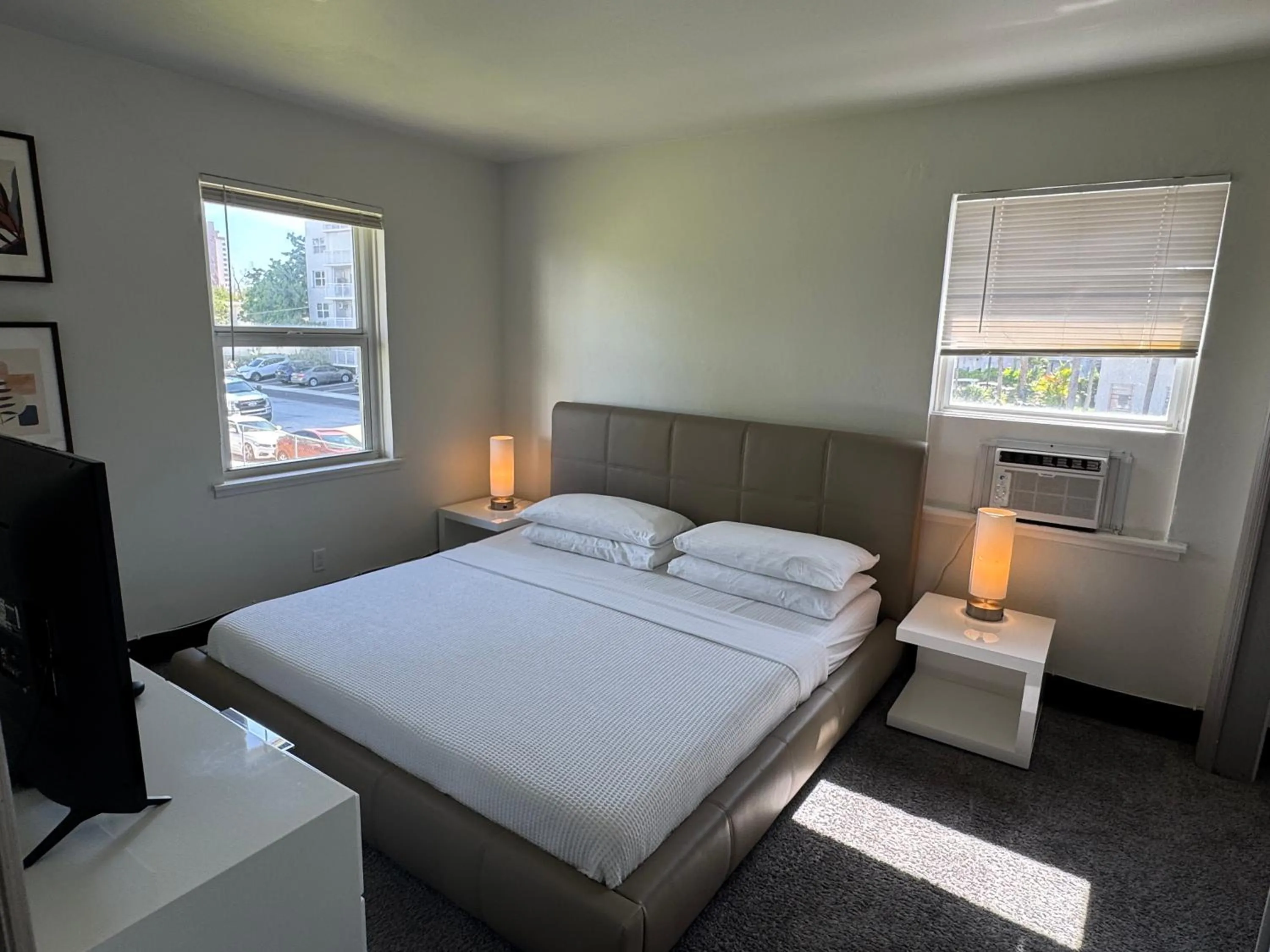 Bed in Rolo Beach Hotel