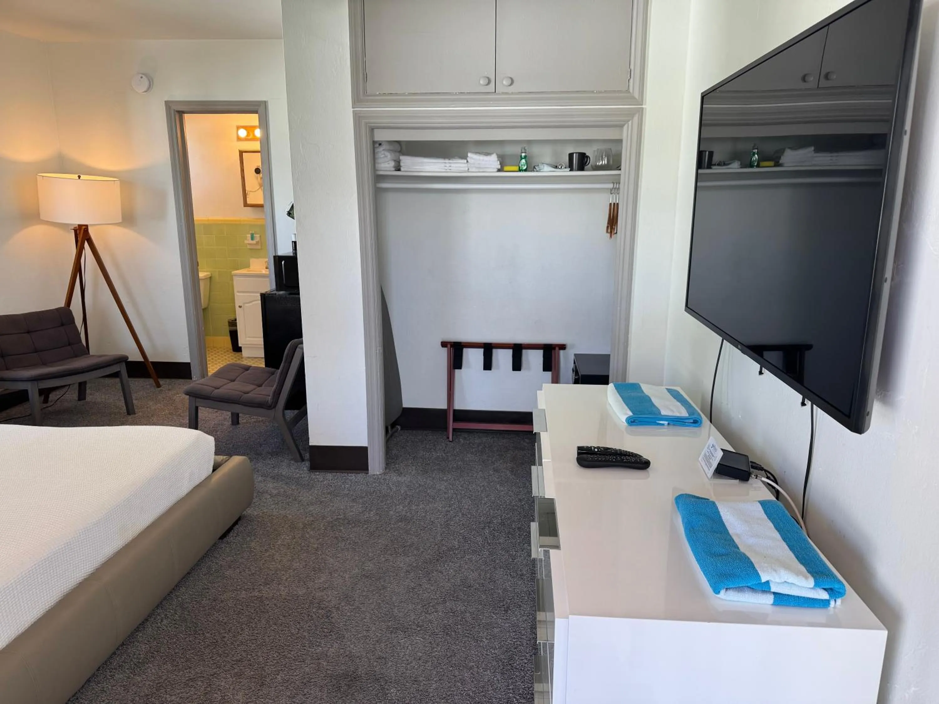 Bed in Rolo Beach Hotel