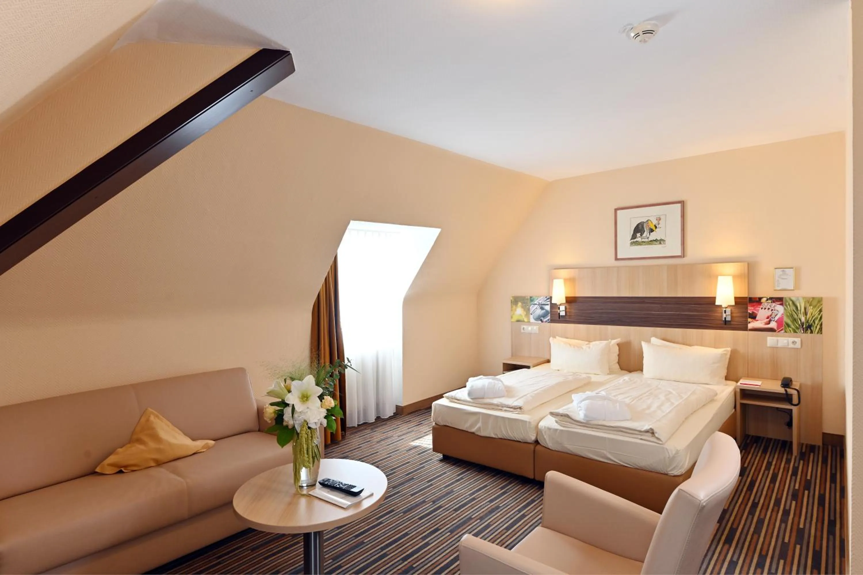 Photo of the whole room, Bed in Kurpark-Hotel