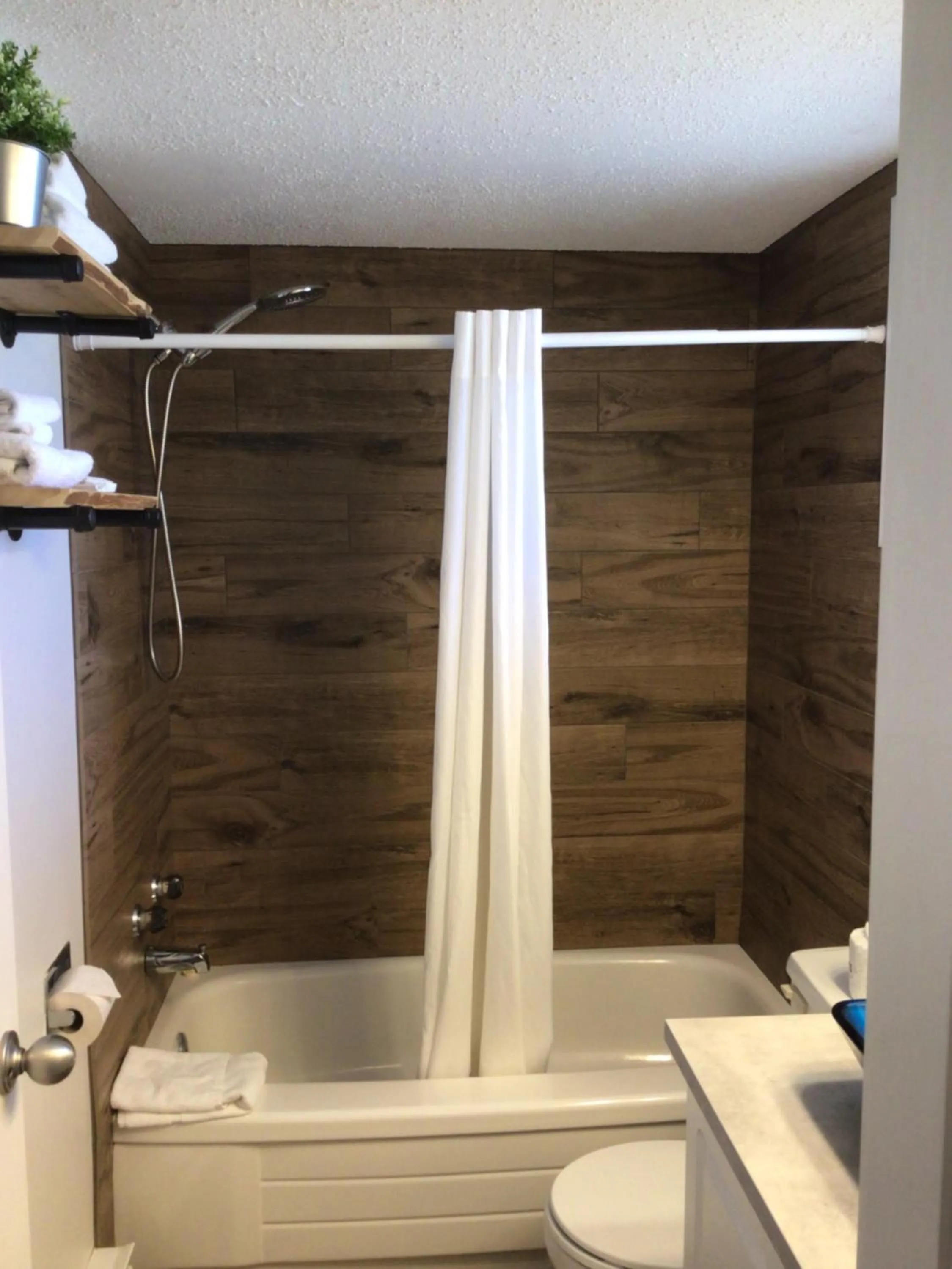 Bathroom in Christina Lake Motel and RV Park