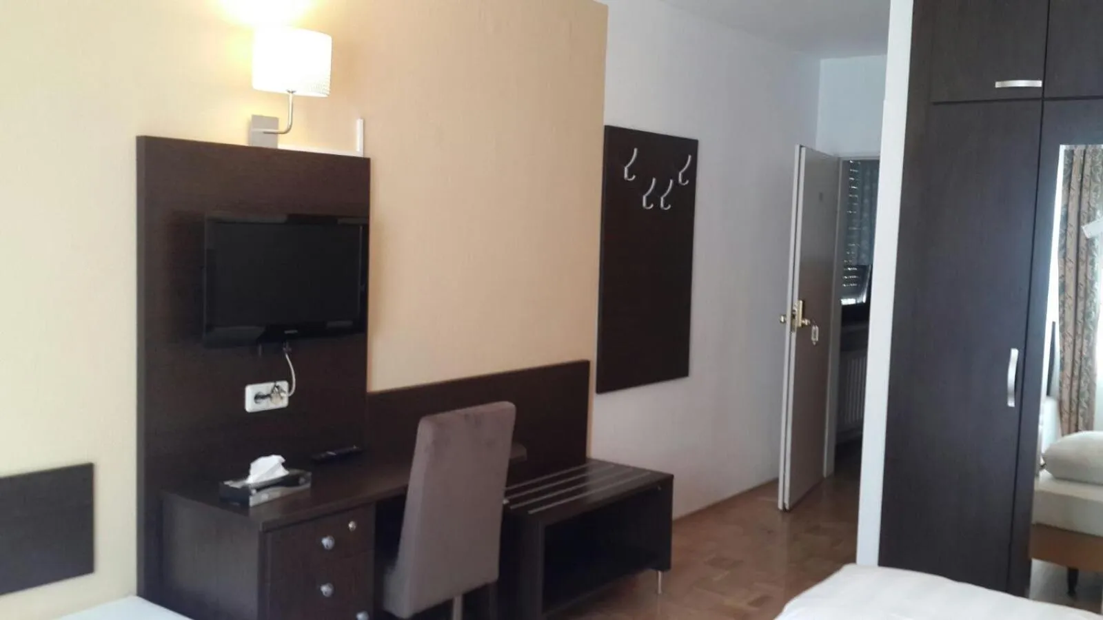 TV and multimedia, Bed in Hotel Starkenburger Hof