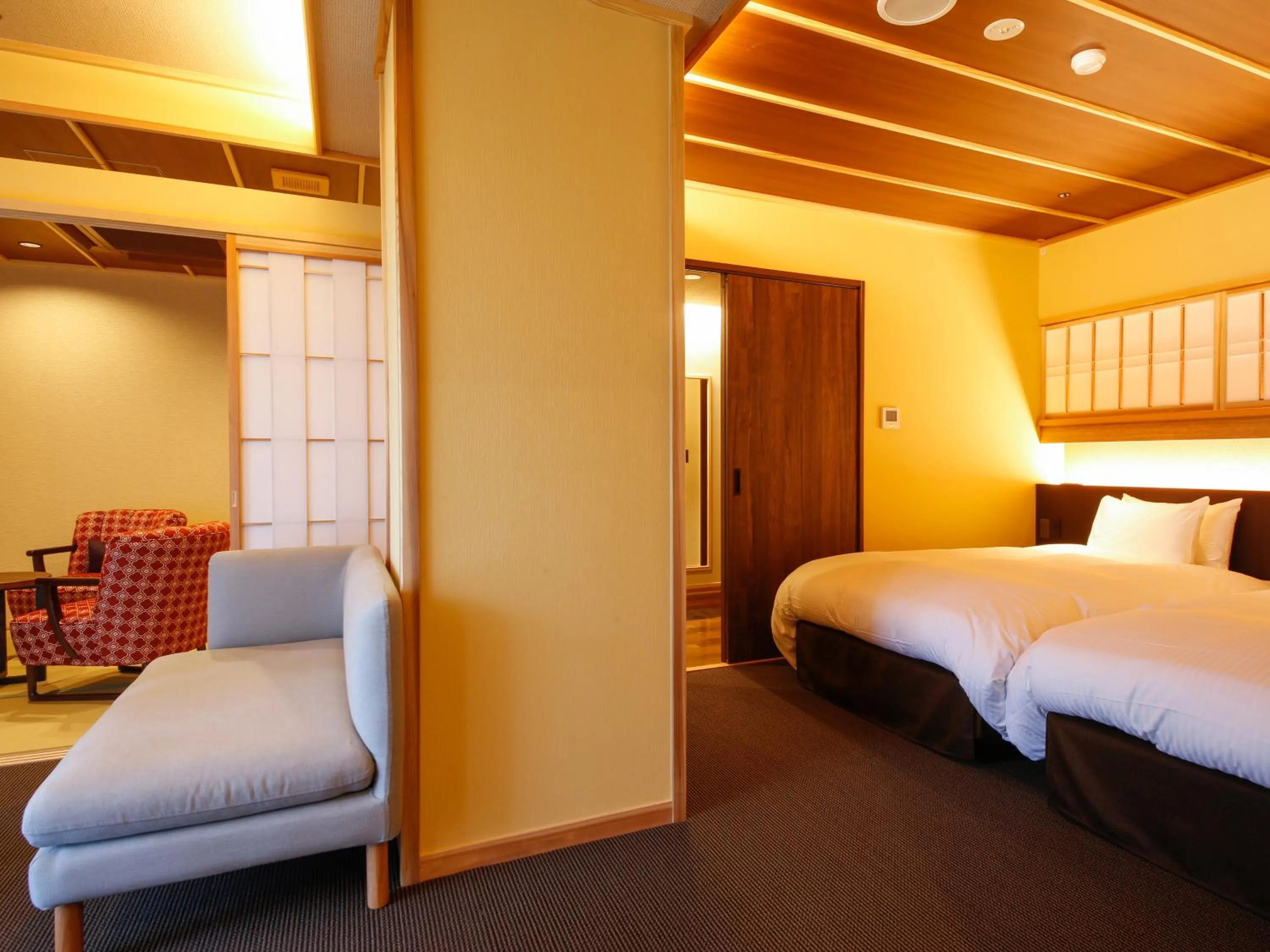 Bed in Awaji Hamarikyu Takumi