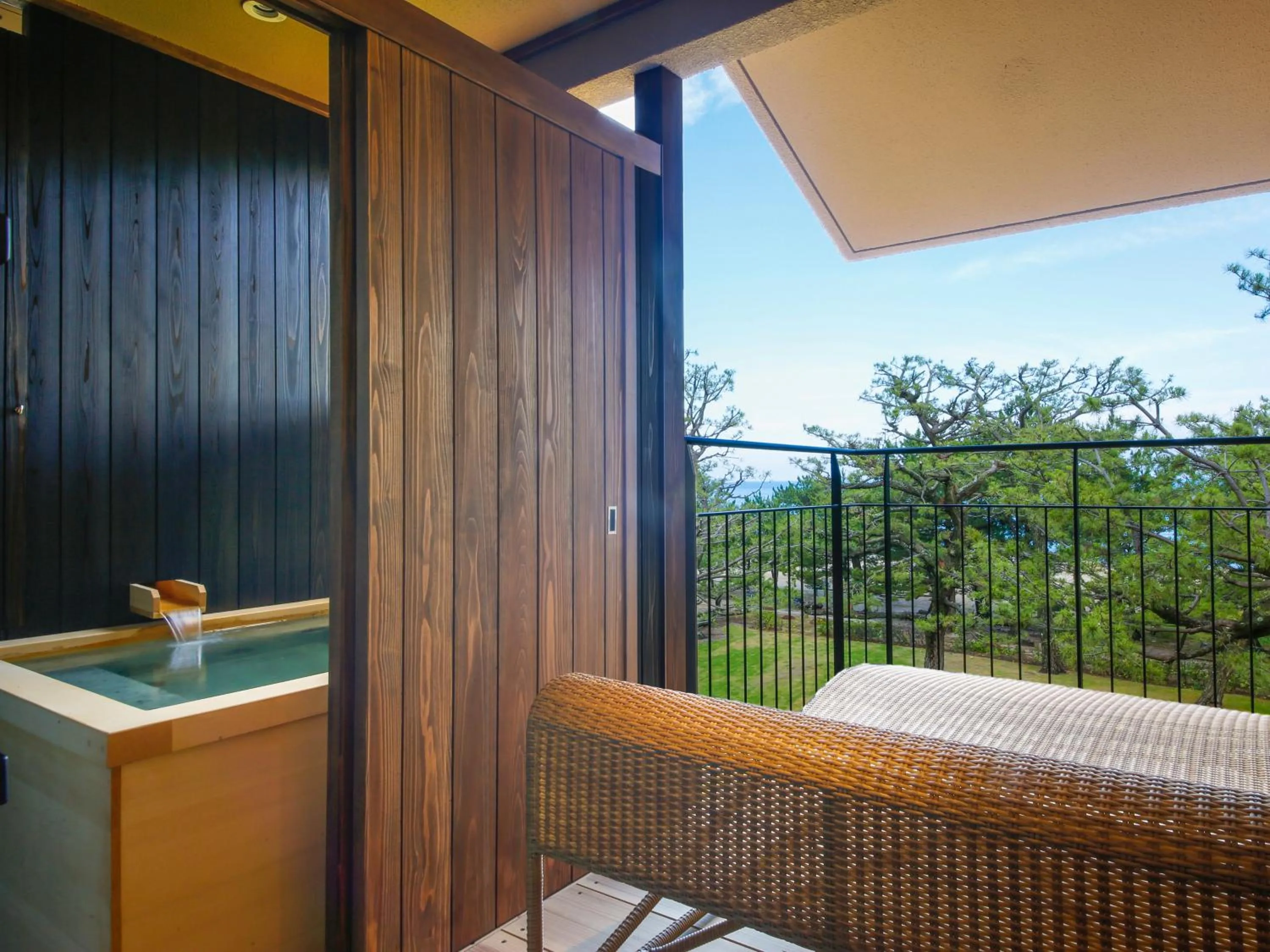 Awaji Hamarikyu Takumi