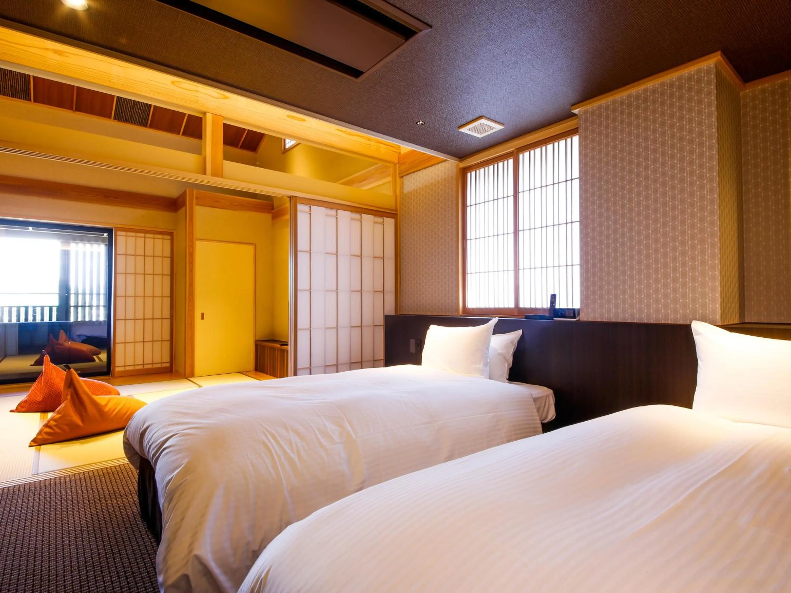 Bedroom, Bed in Awaji Hamarikyu Takumi