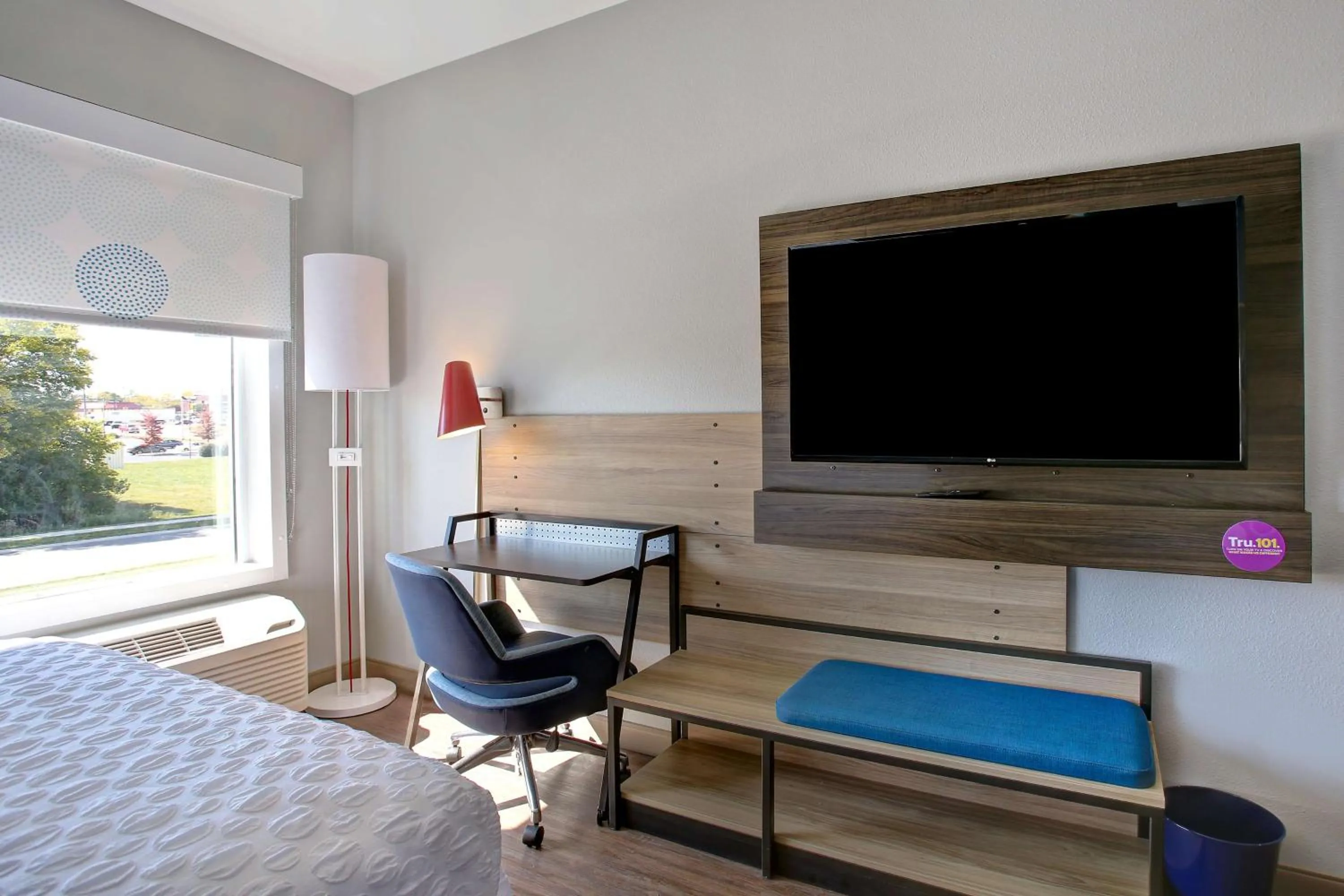 Bedroom, Bed in Tru By Hilton Monroe, Oh