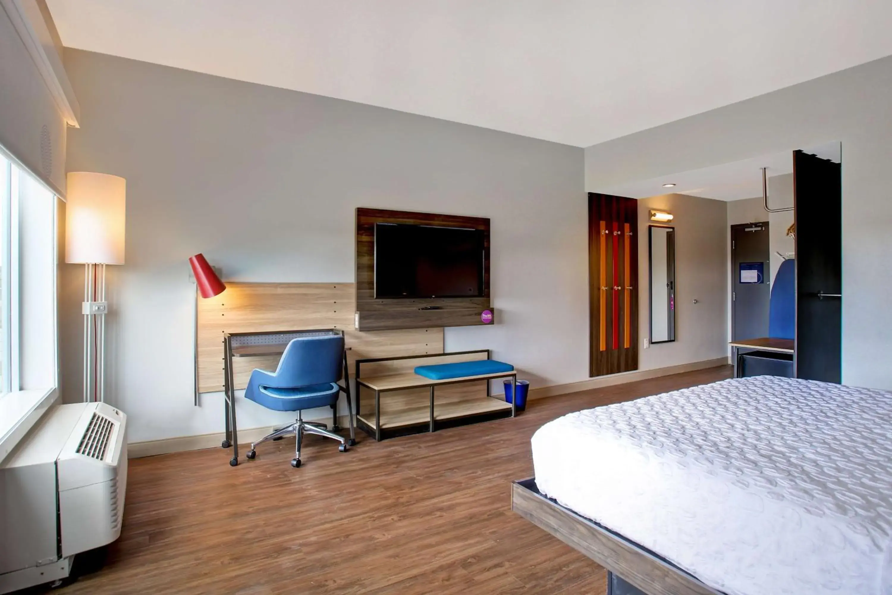 King Room with Roll-In Shower - Mobility Access in Tru By Hilton Monroe, Oh King Room with Roll-In Shower - Mobility Access in Tru By Hilton Monroe, Oh