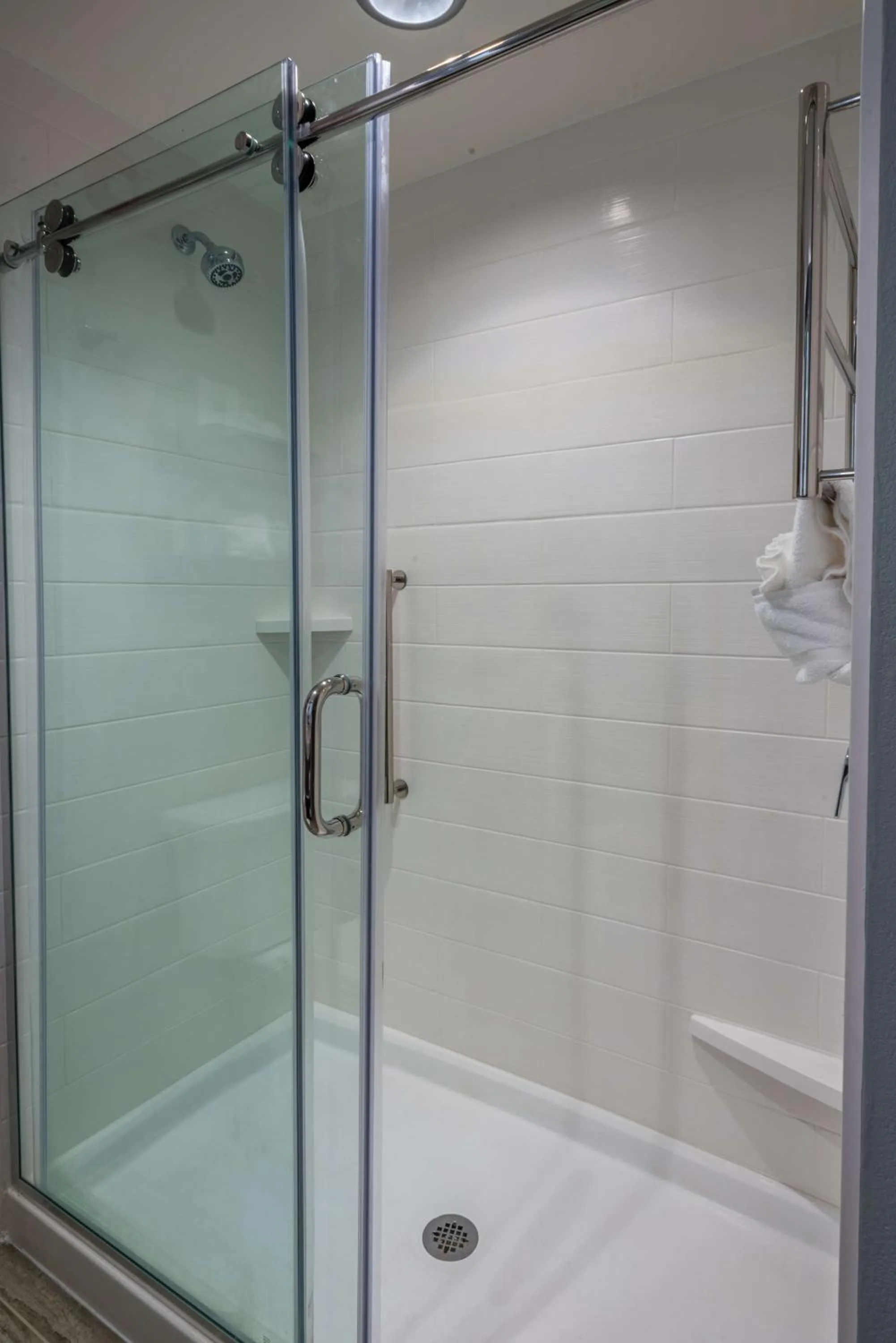 Bathroom in Hilton Garden Inn Memphis East/Germantown, Tn