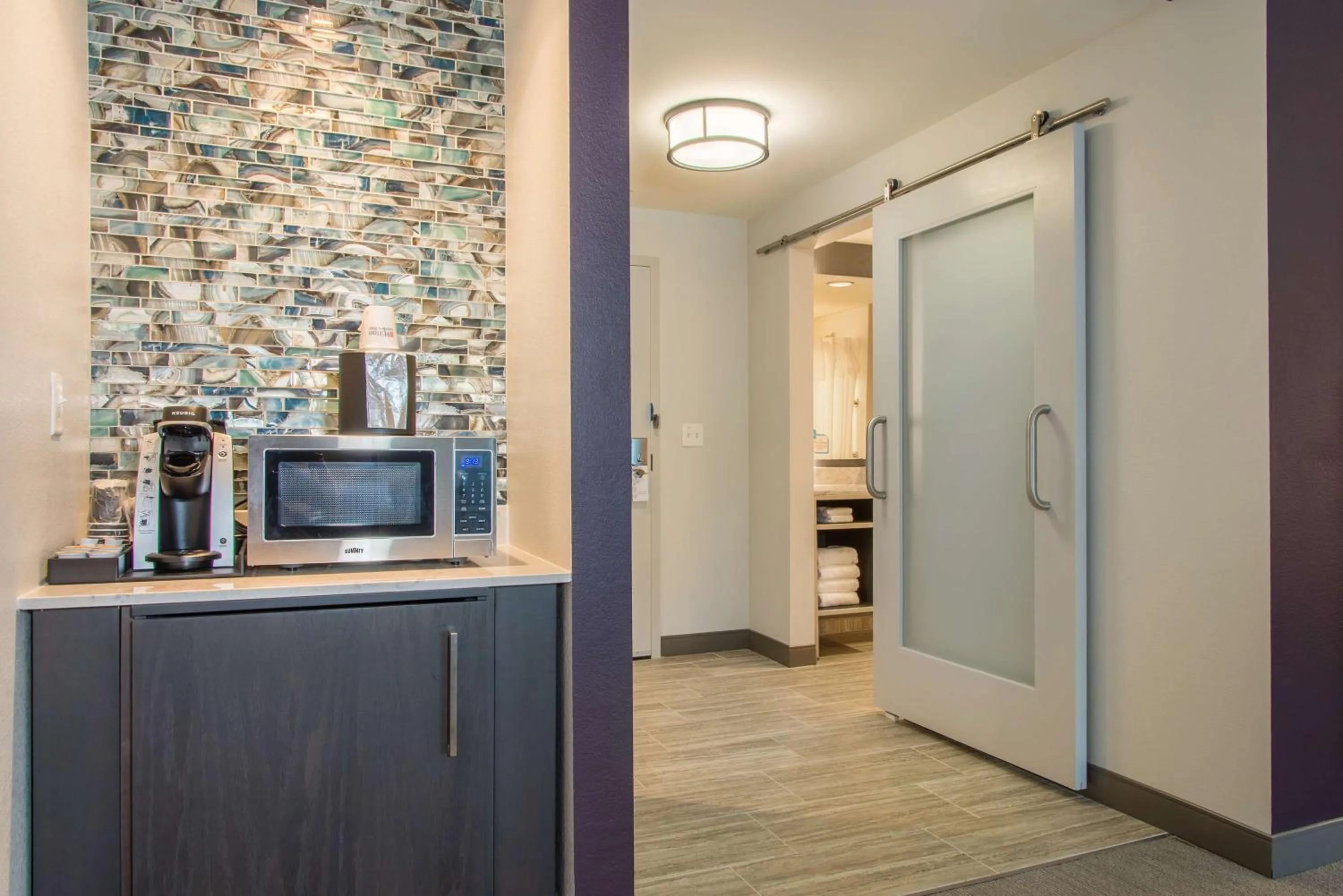 Bathroom in Hilton Garden Inn Memphis East/Germantown, Tn