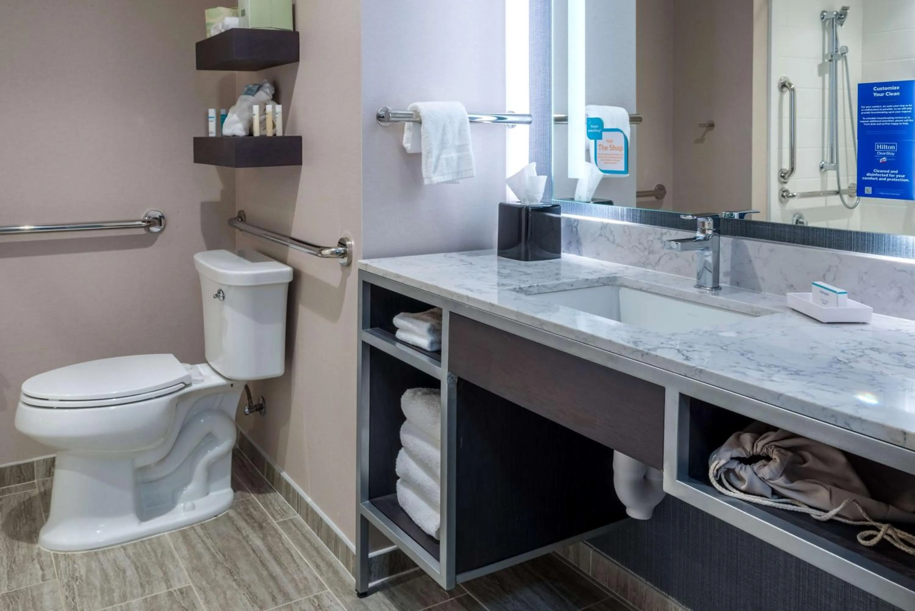 Bathroom in Hilton Garden Inn Memphis East/Germantown, Tn