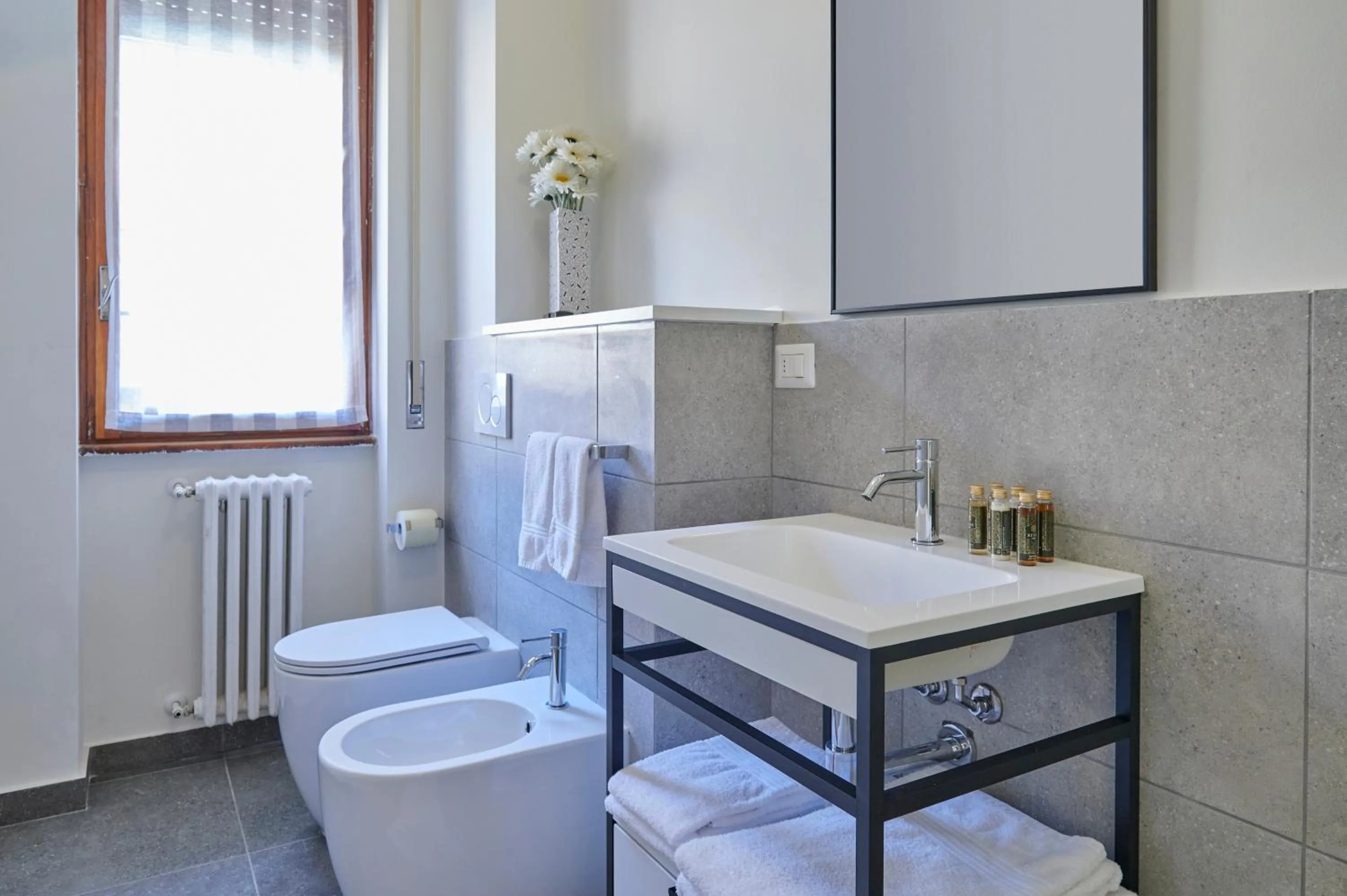 Bathroom in RED RIBBON