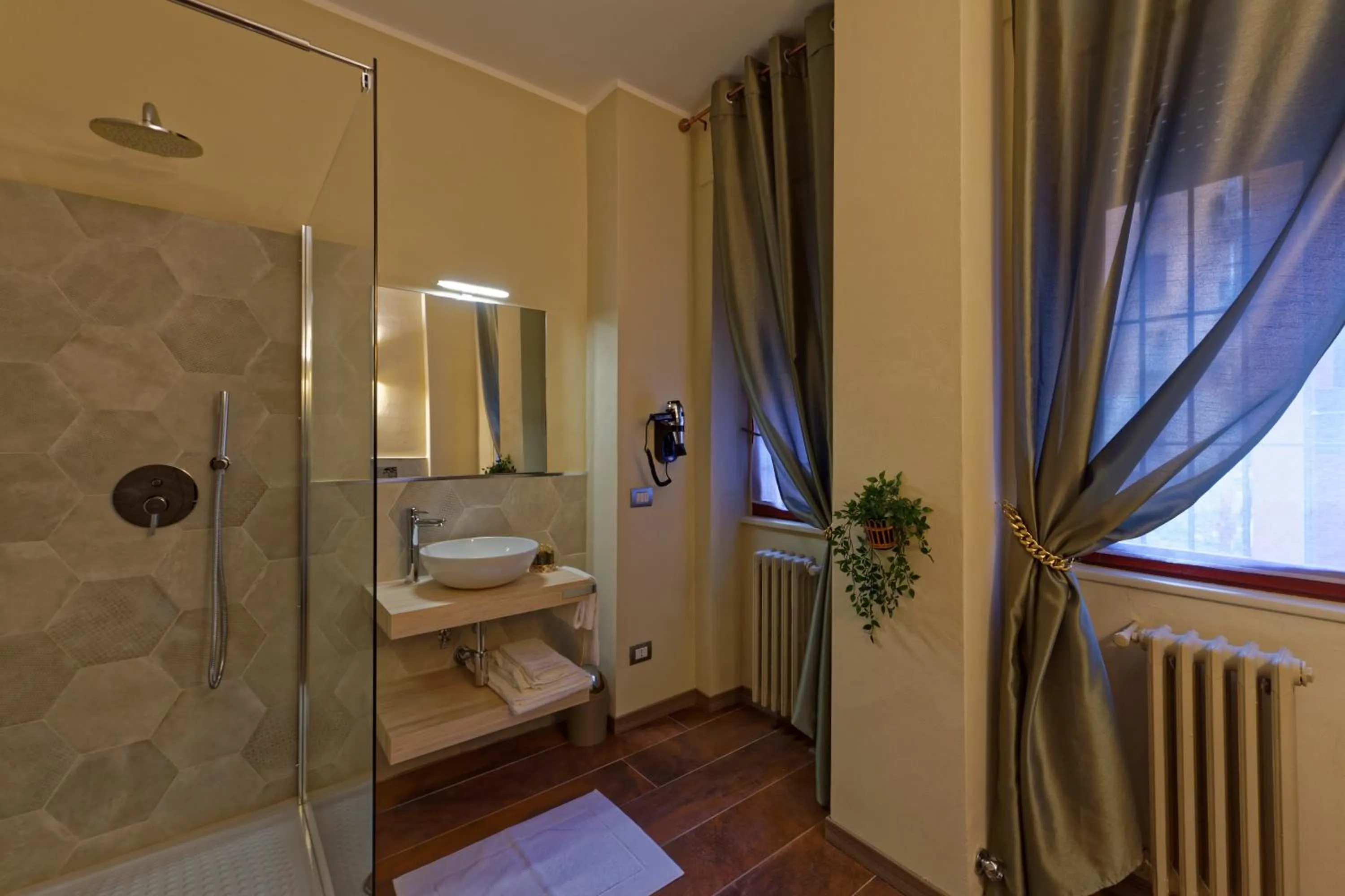 Bathroom in RED RIBBON