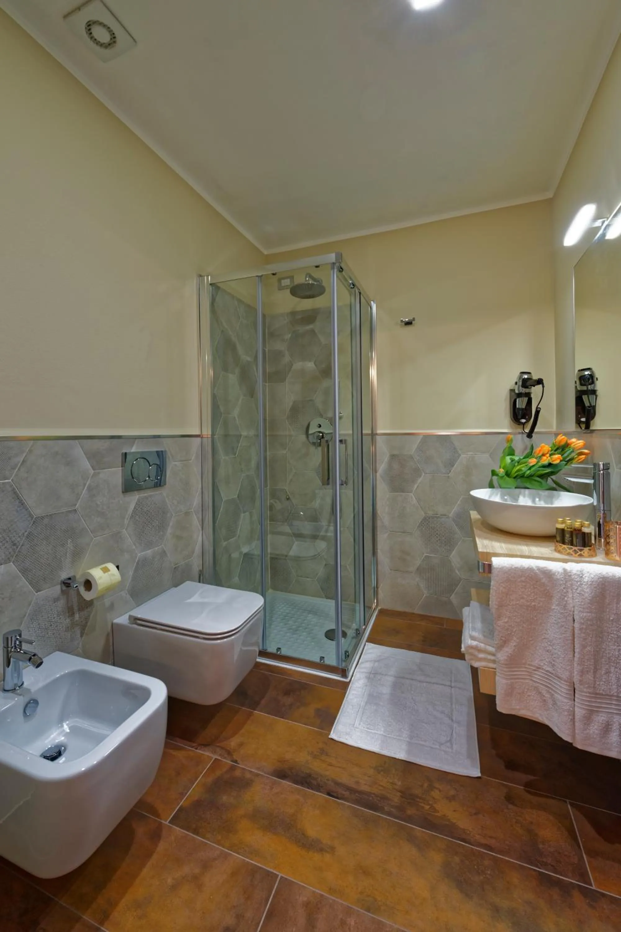 Bathroom in RED RIBBON