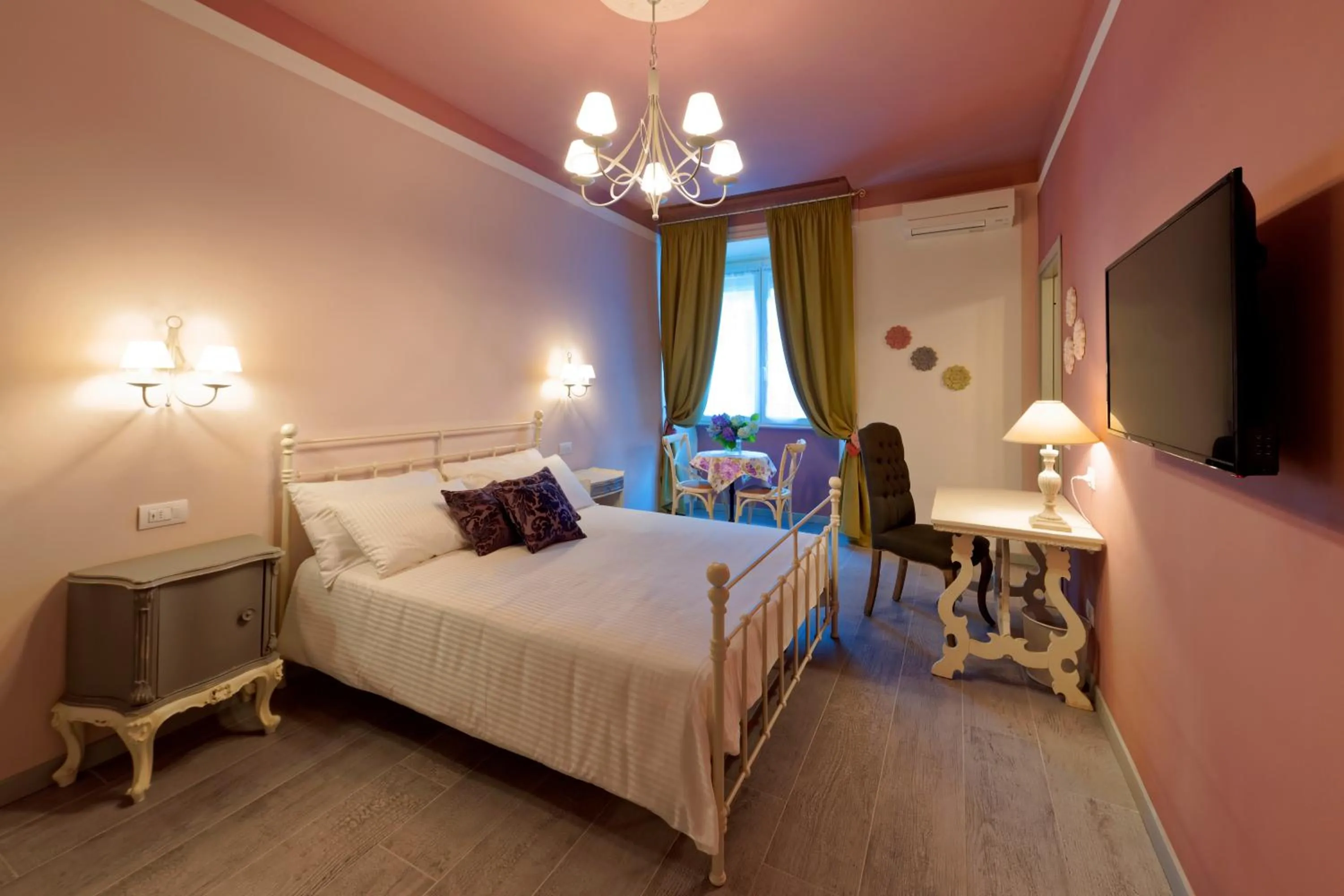 Bedroom, Bed in WHITE RIBBON