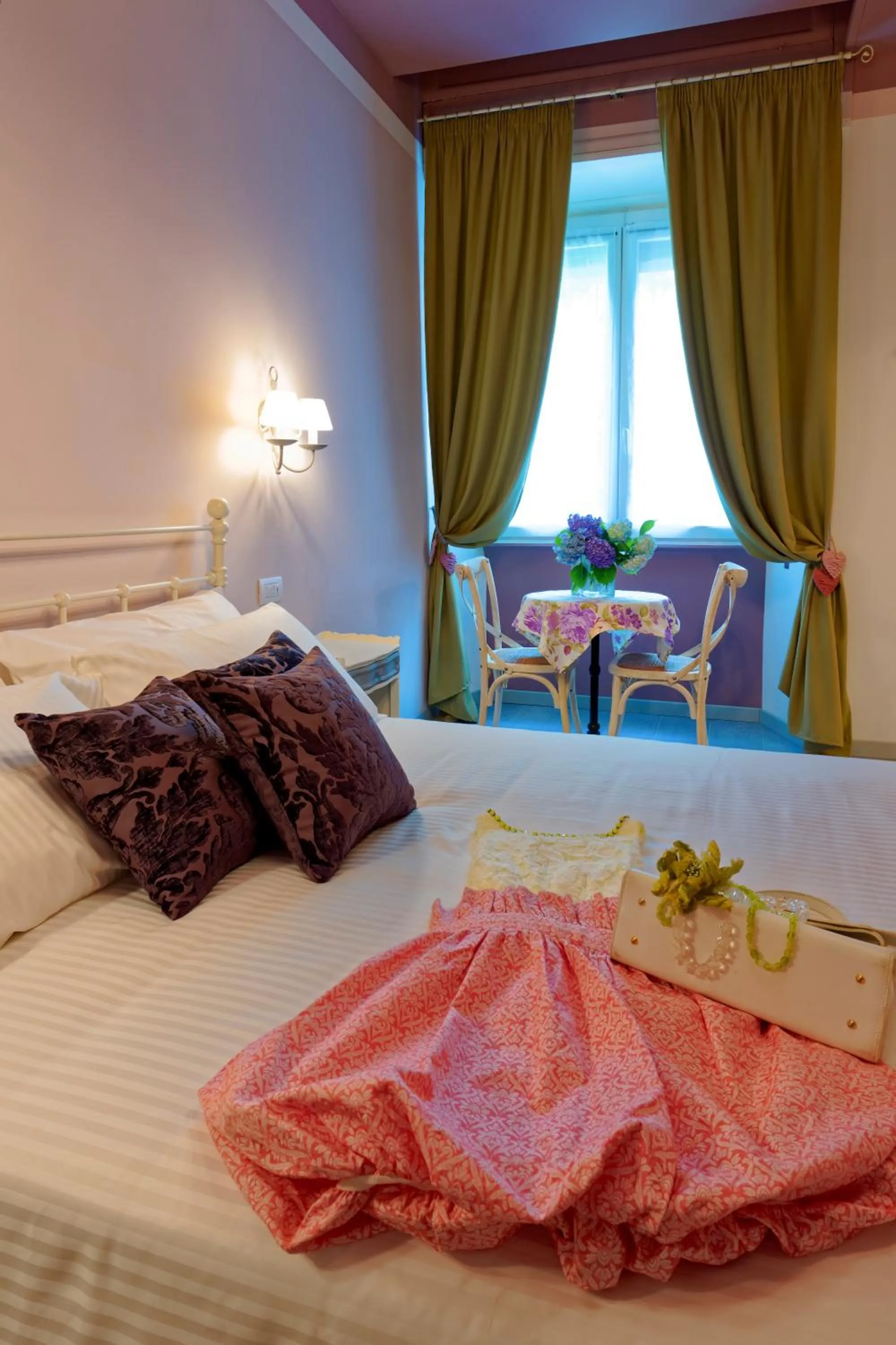 Bedroom, Bed in WHITE RIBBON