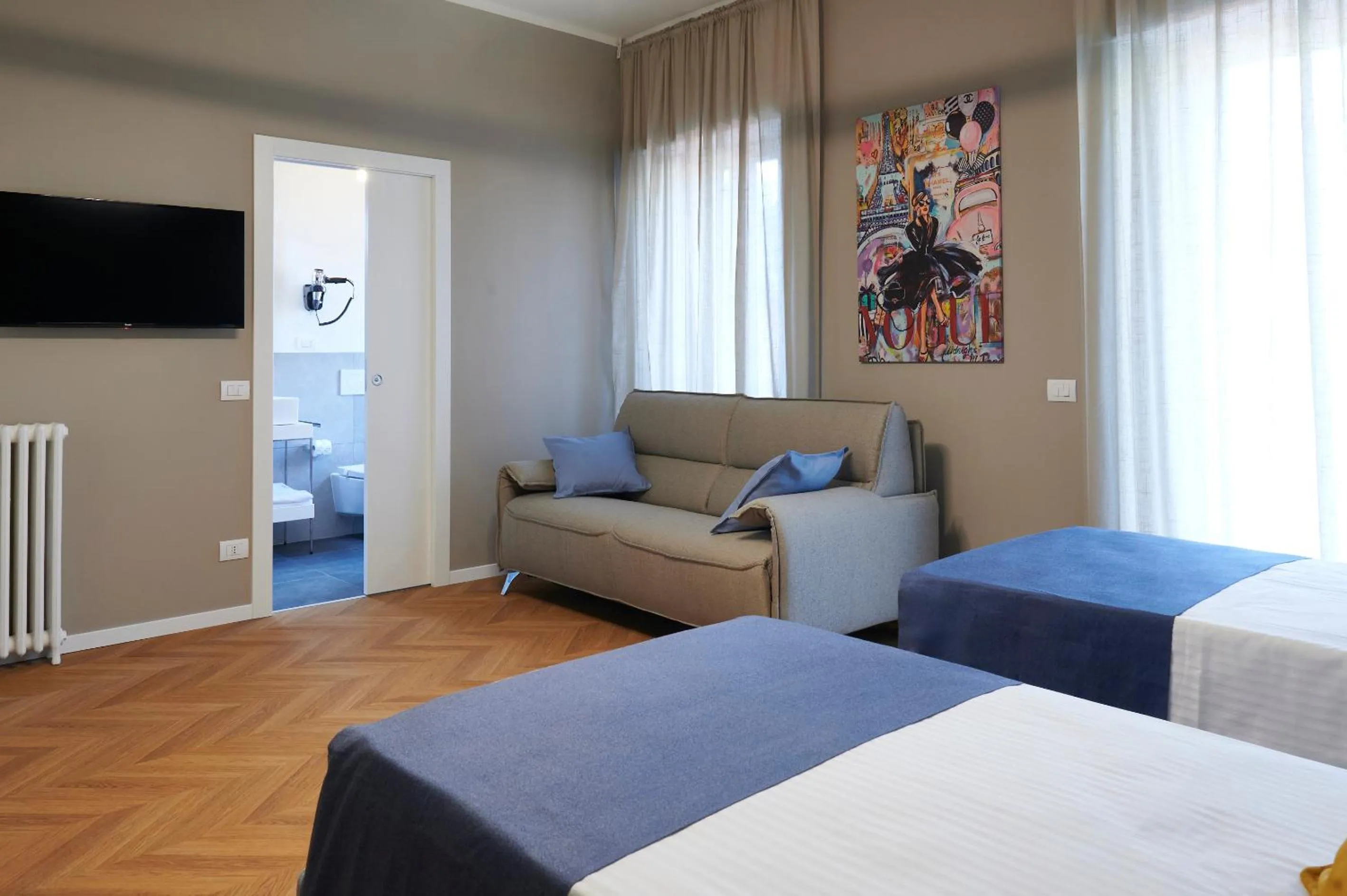 Bedroom, Bed in WHITE RIBBON