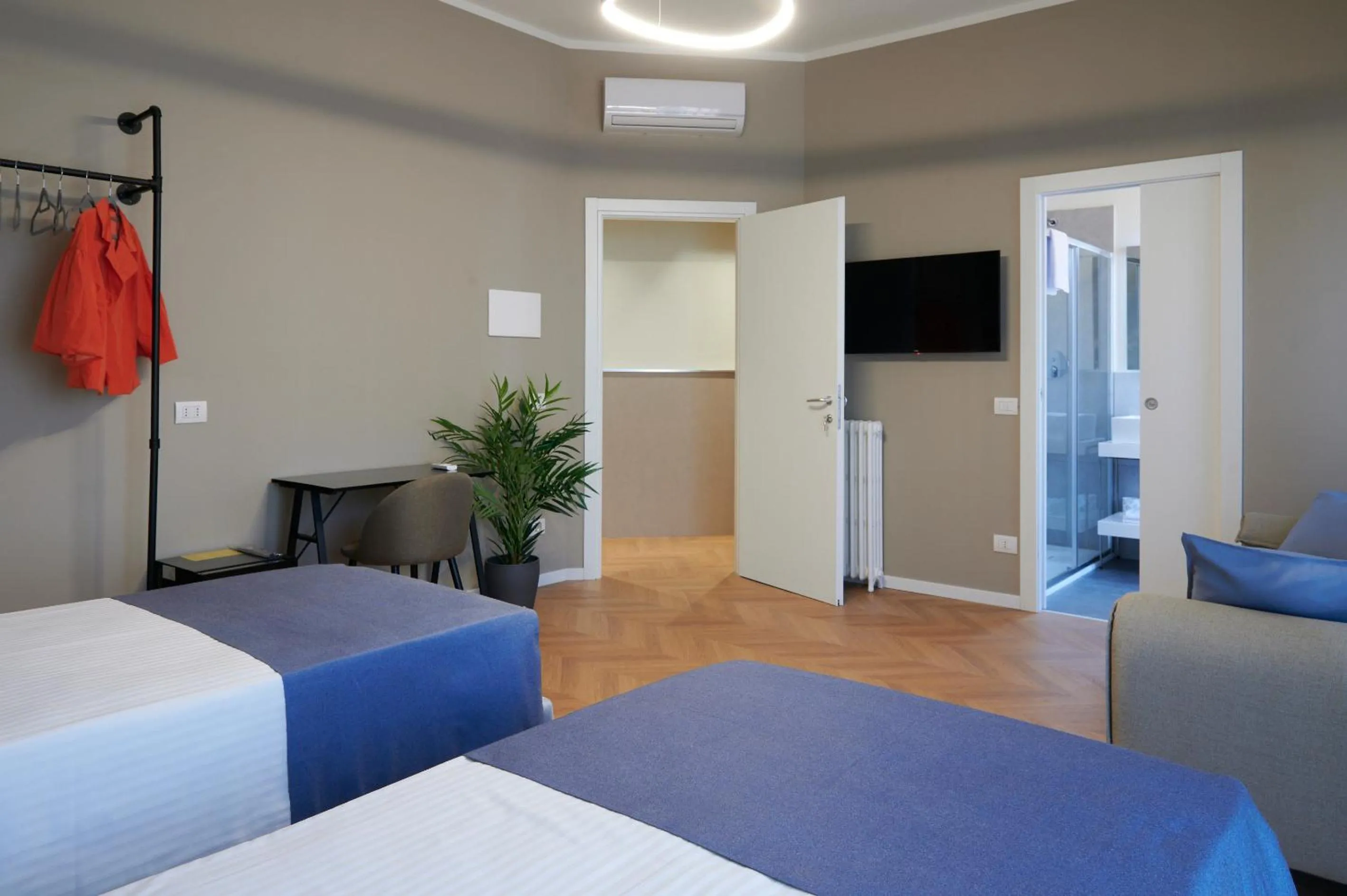 Bedroom, Bed in WHITE RIBBON