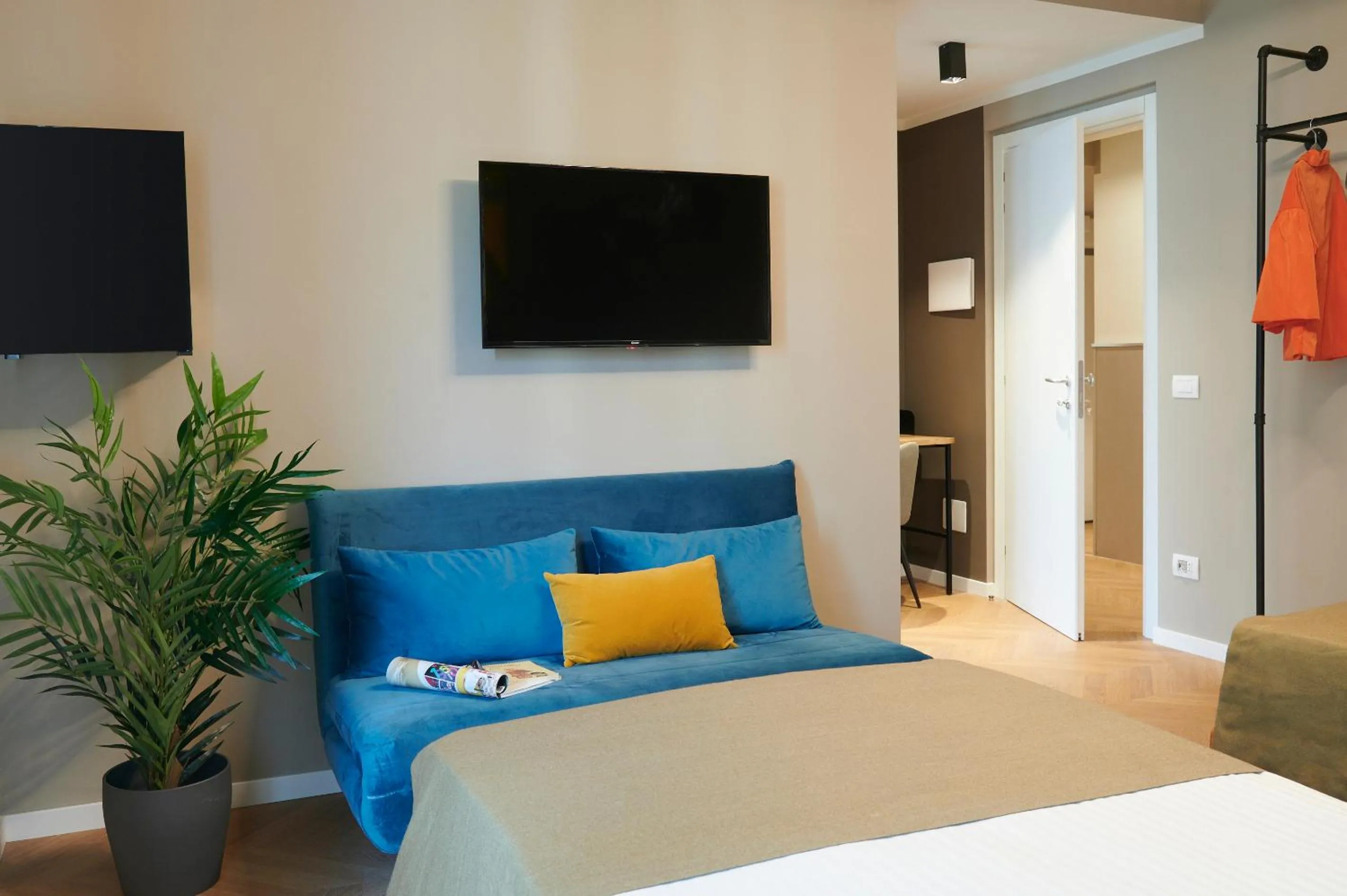 Photo of the whole room, Bed in WHITE RIBBON