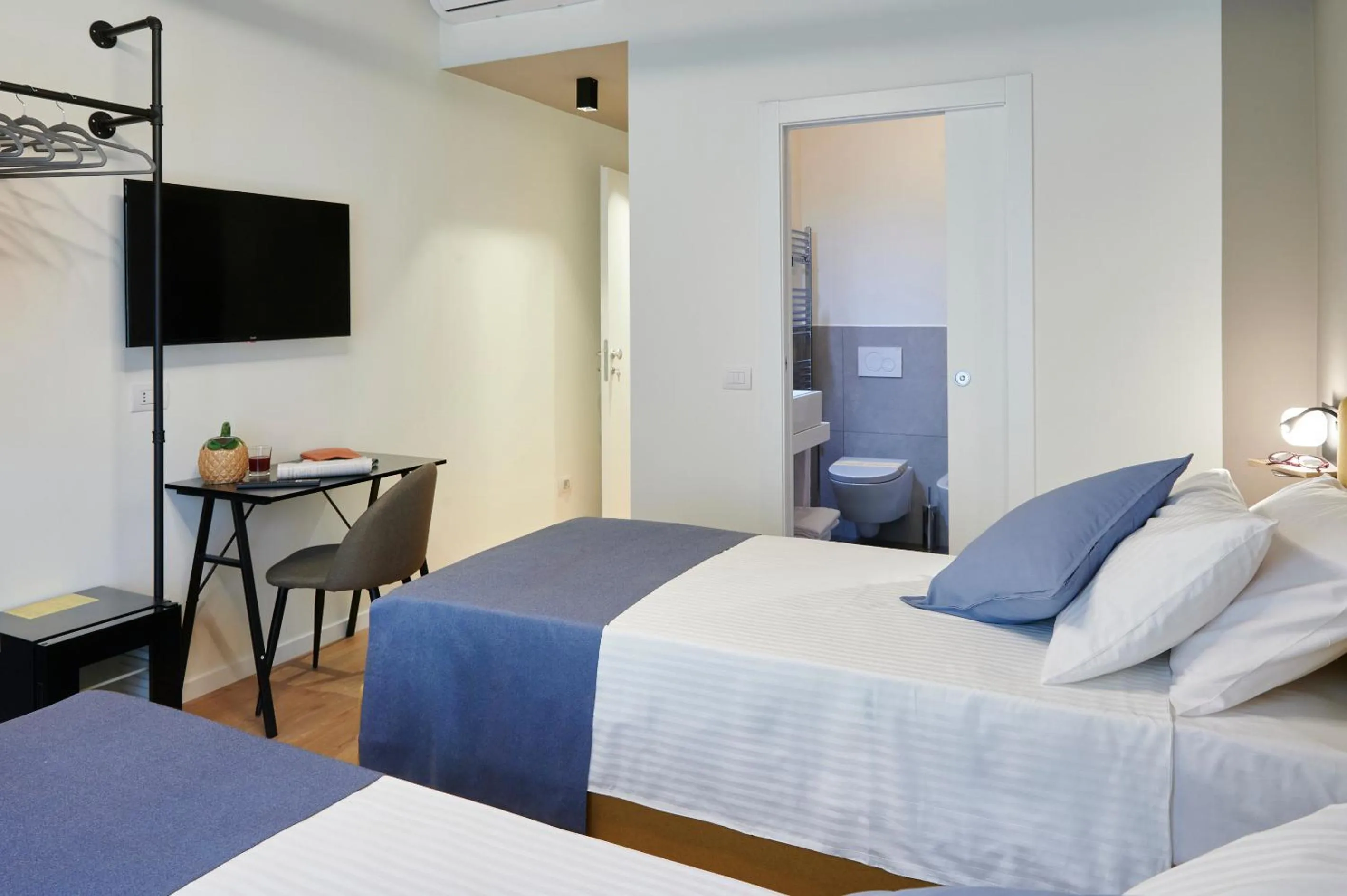 Bedroom, Bed in WHITE RIBBON