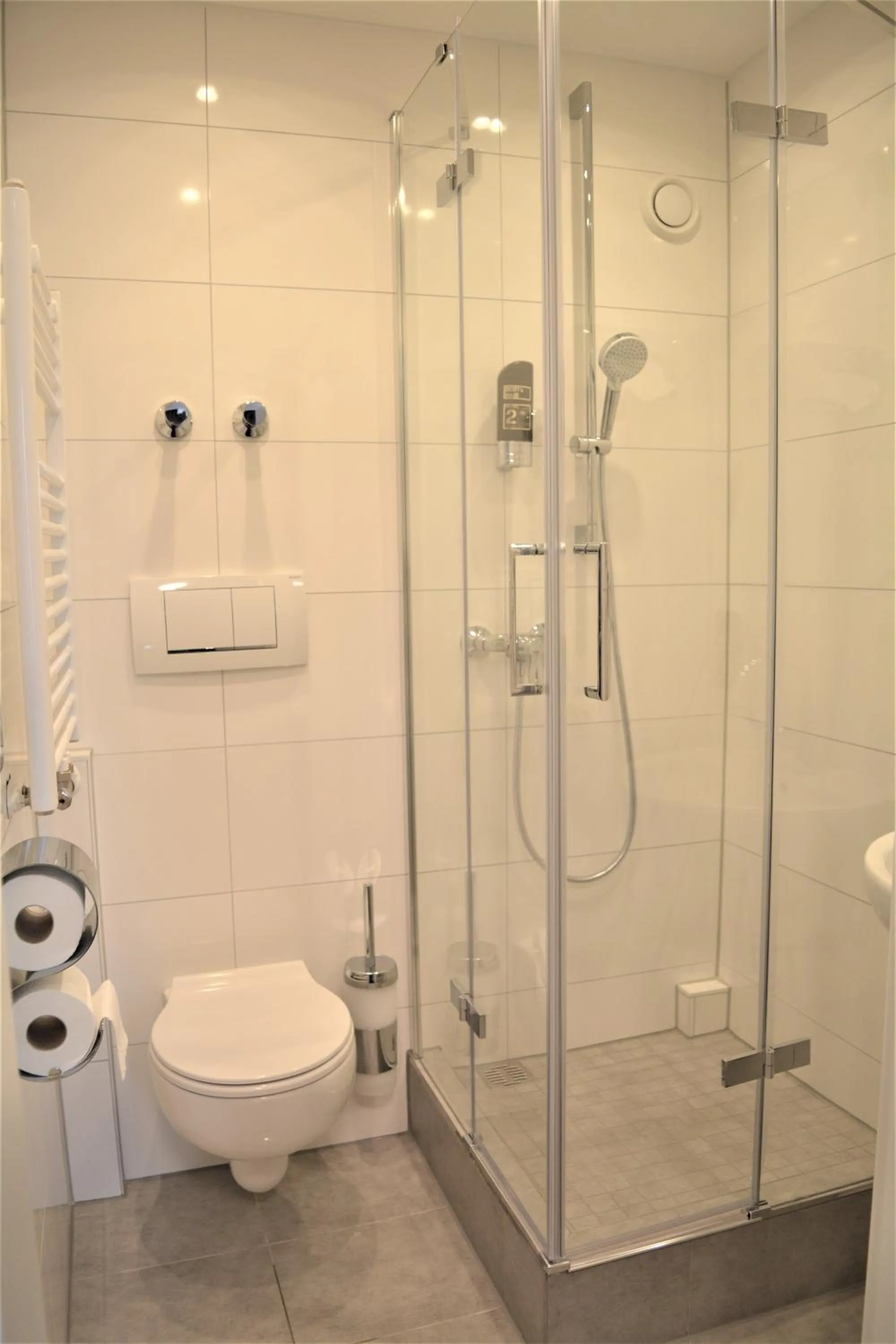 Shower in Hotel BaWü