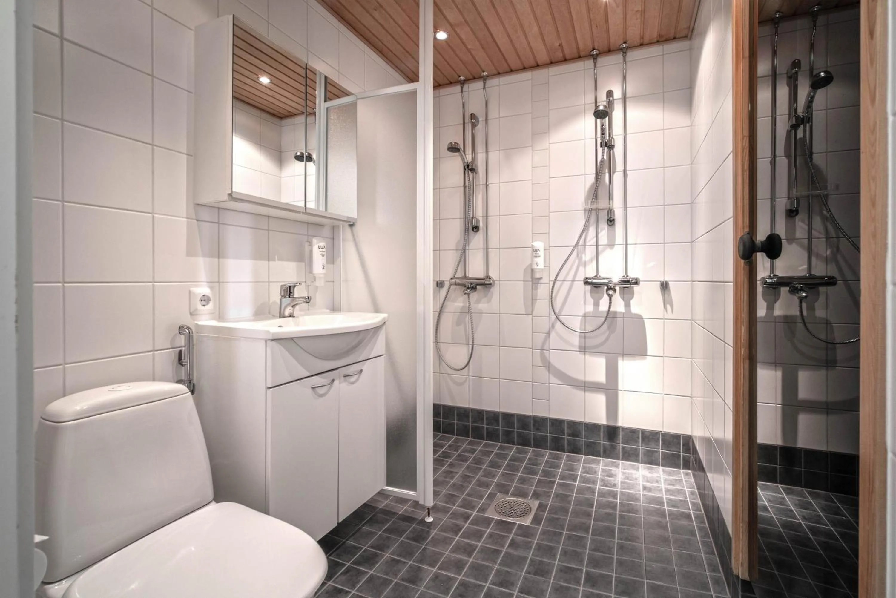 Bathroom in Ski-Inn RukaSuites