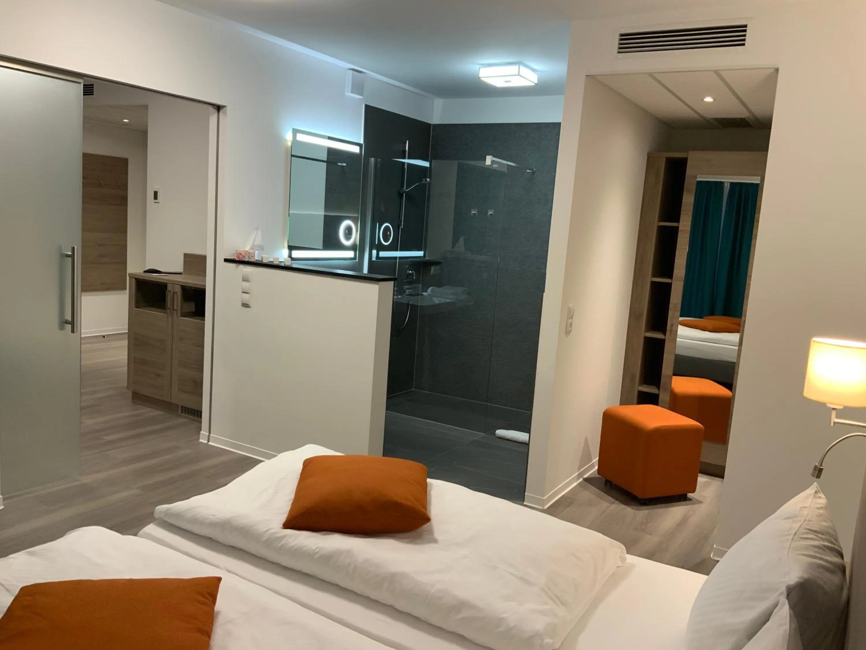 Bathroom, Bed in RheinVilla ARTE