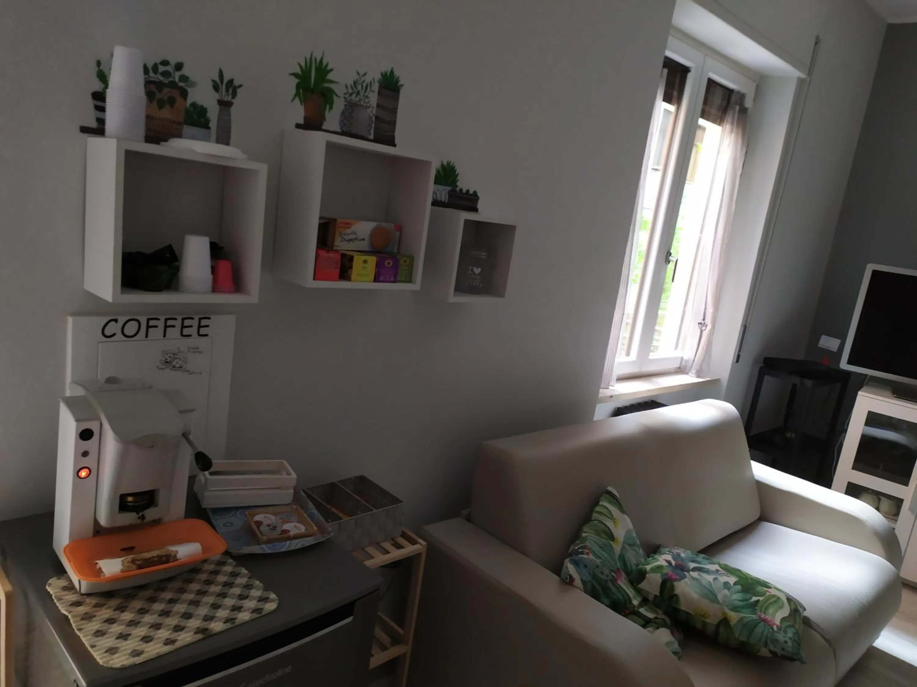 Coffee/tea facilities in Family