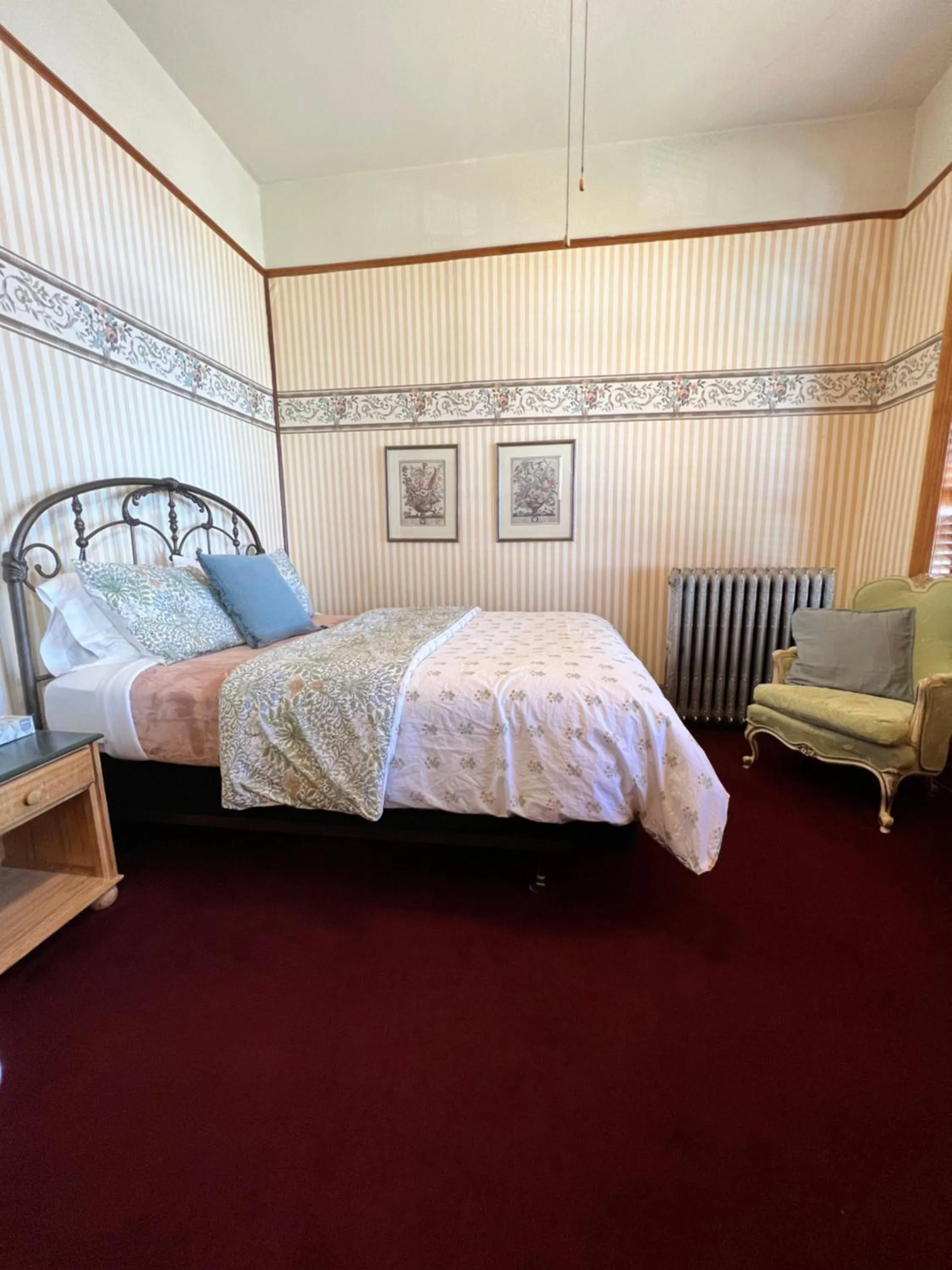 Bedroom in Hotel St Nicholas