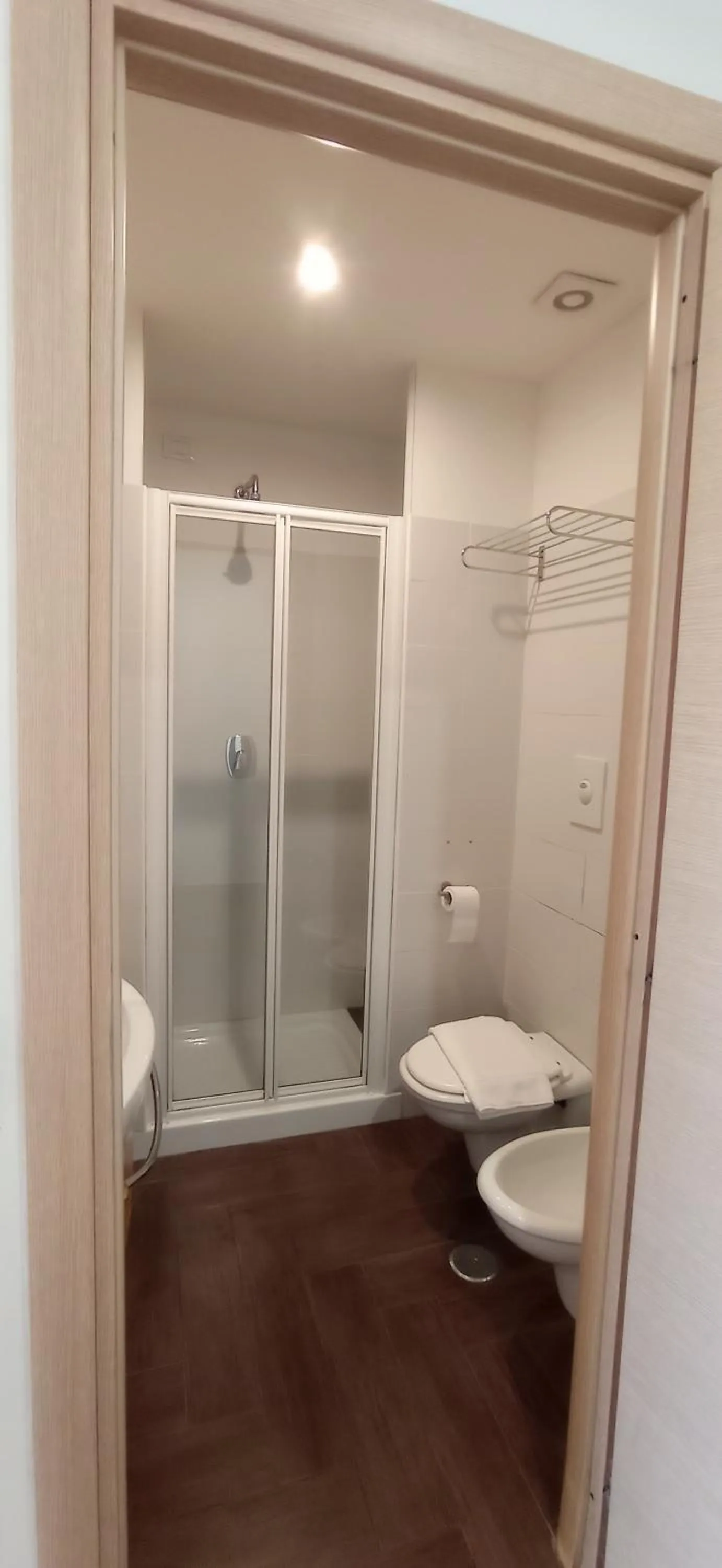 Bathroom in Rome Travellers Hotel