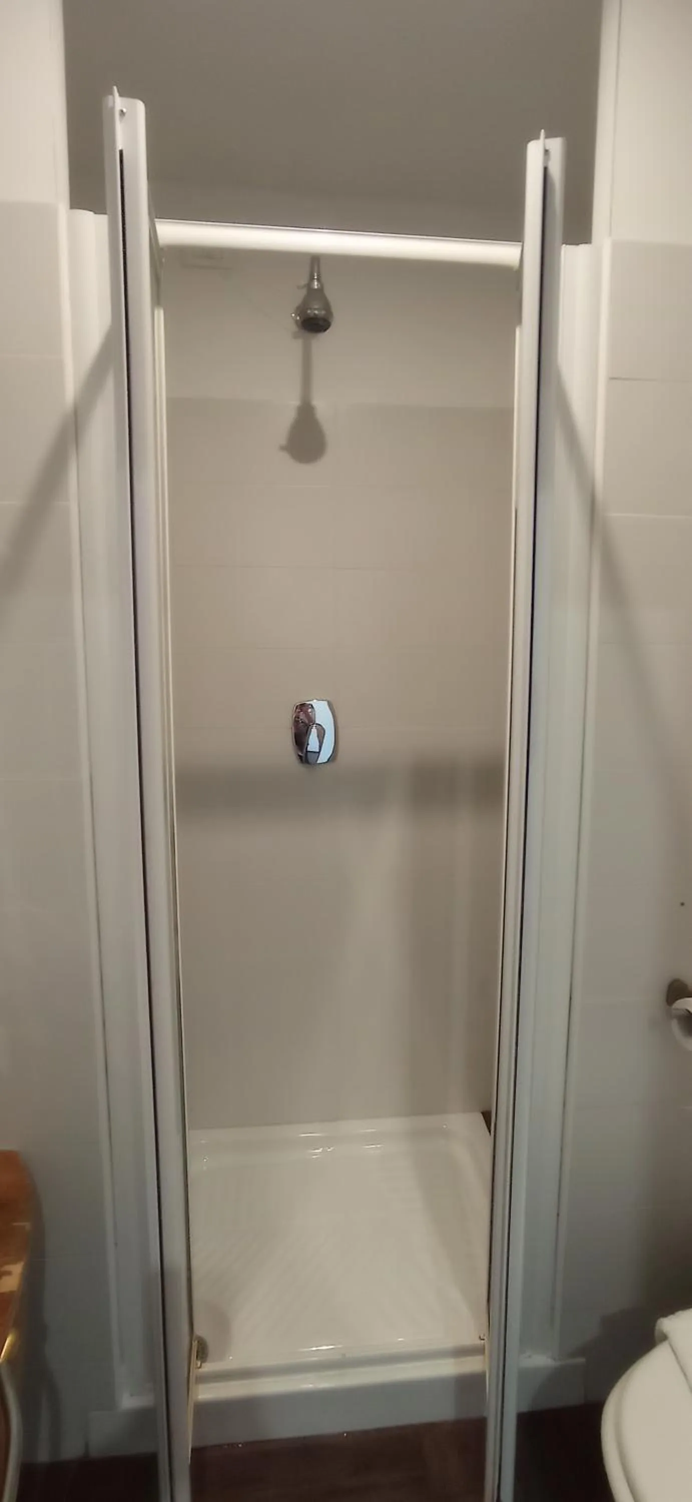 Bathroom in Rome Travellers Hotel