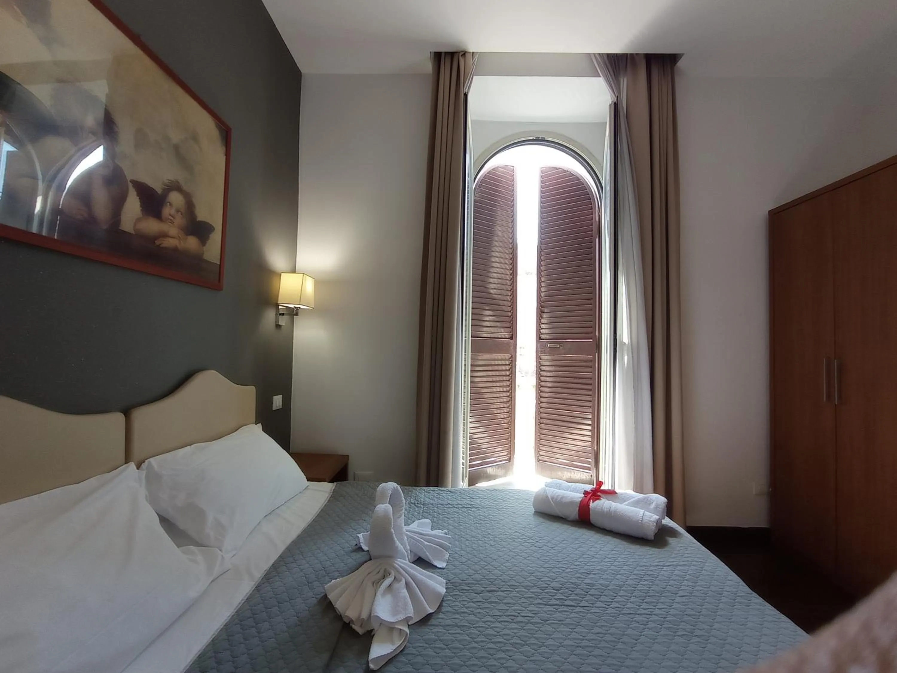 Bed in Rome Travellers Hotel