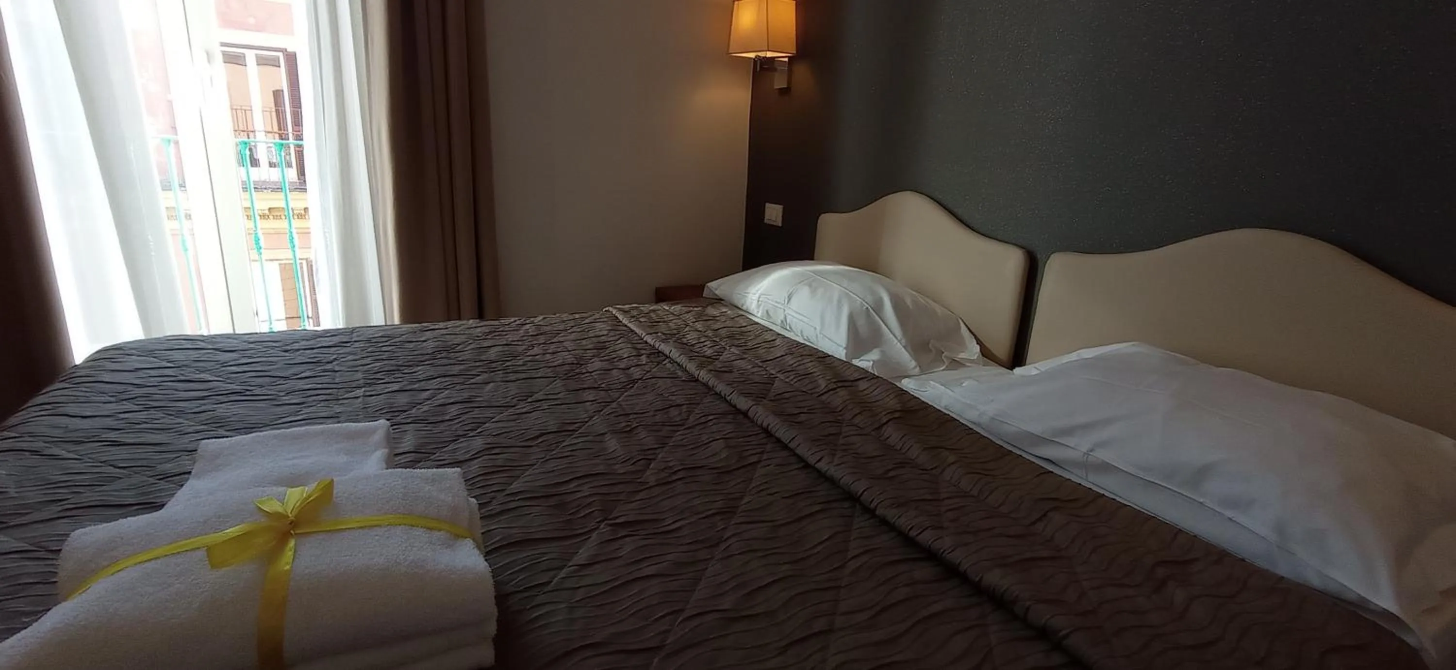 Bed in Rome Travellers Hotel