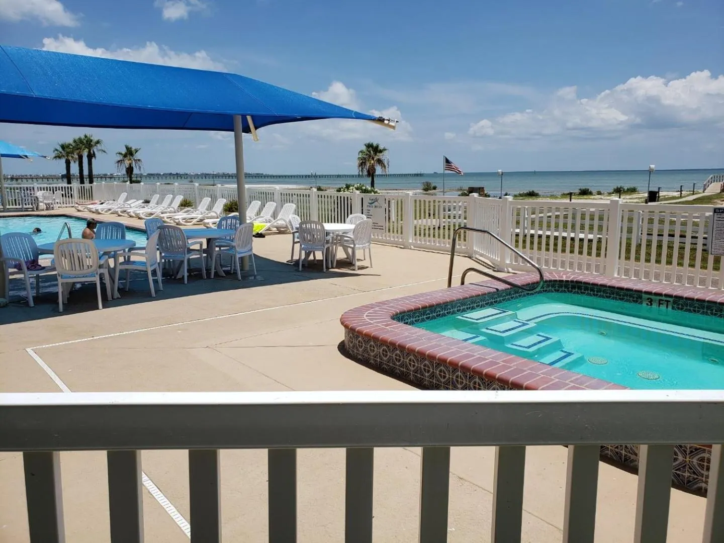 Hot Tub in Benjamin's Pier at Laguna Reef Resort
