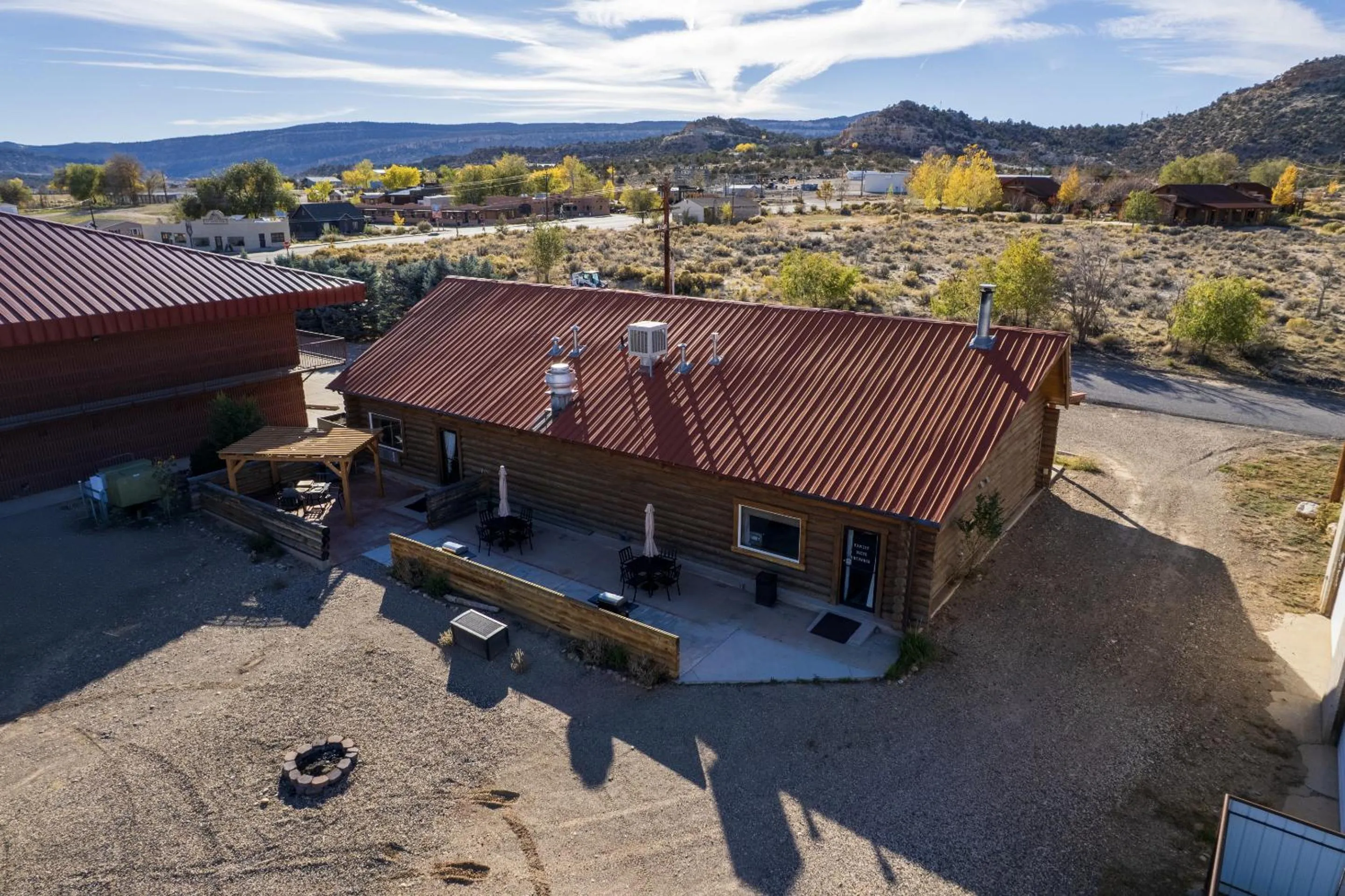 Property building in Ponderosa Inn