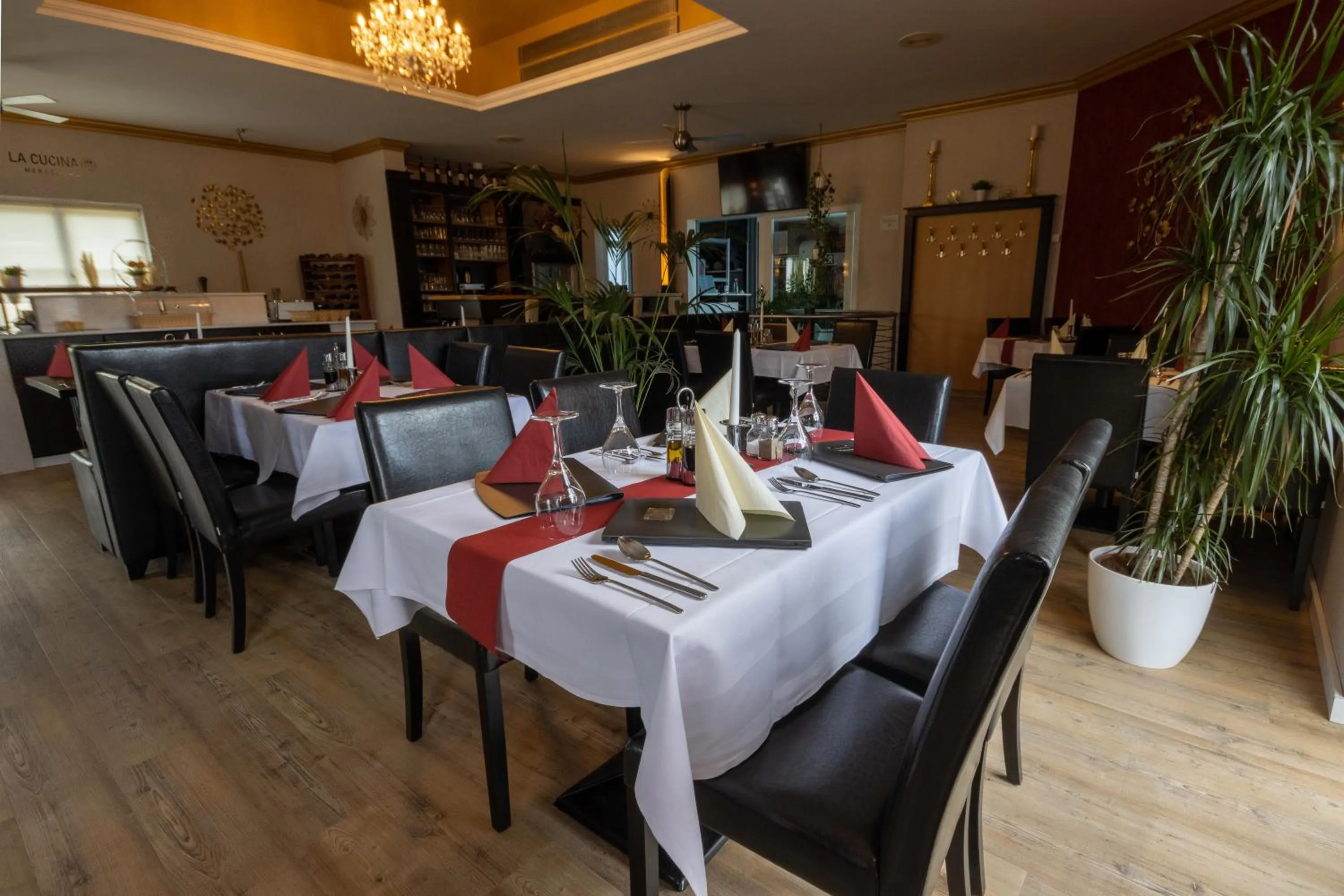 Restaurant/places to eat in Check Inn Hotel Merseburg