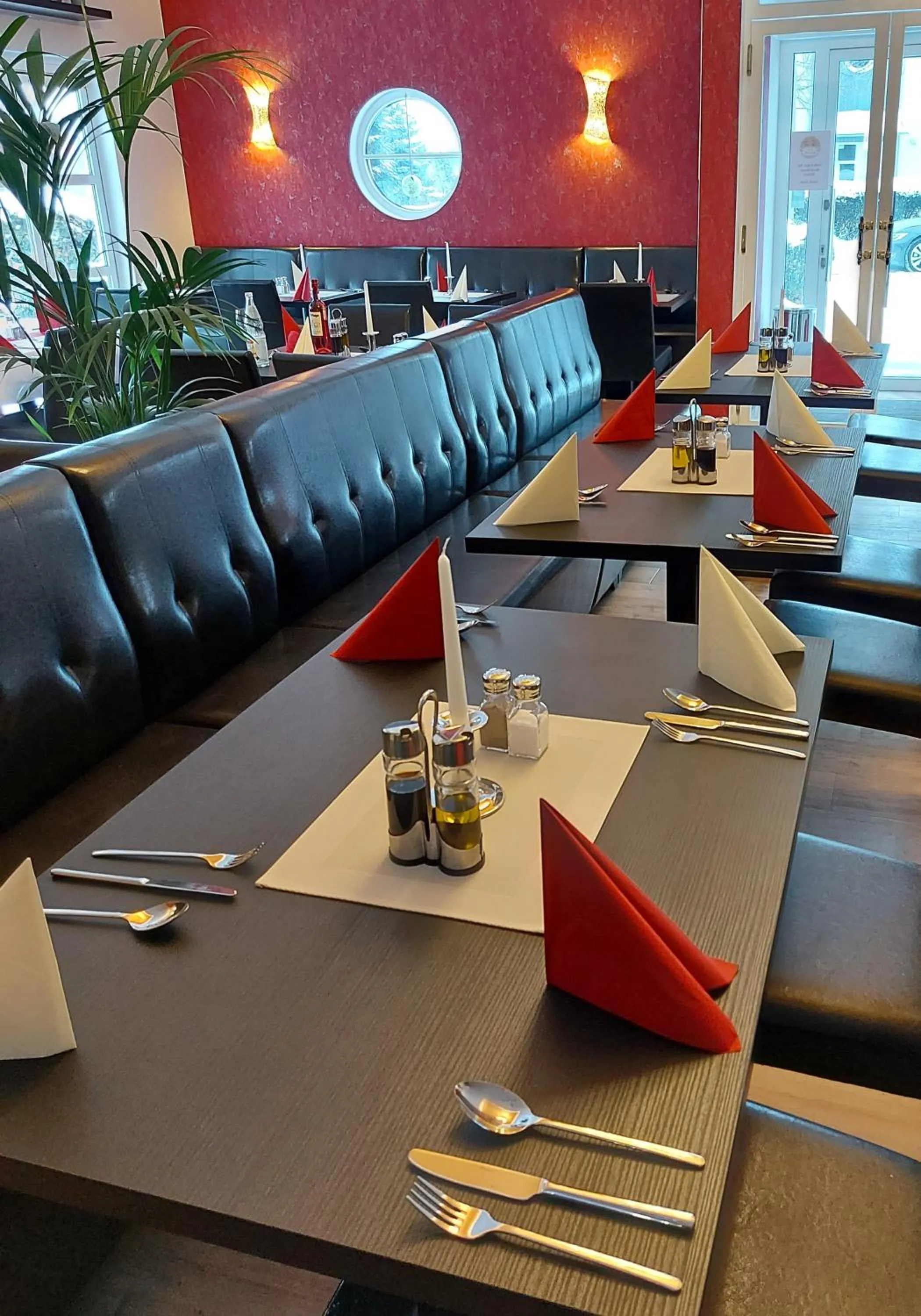 Restaurant/places to eat in Check Inn Hotel Merseburg